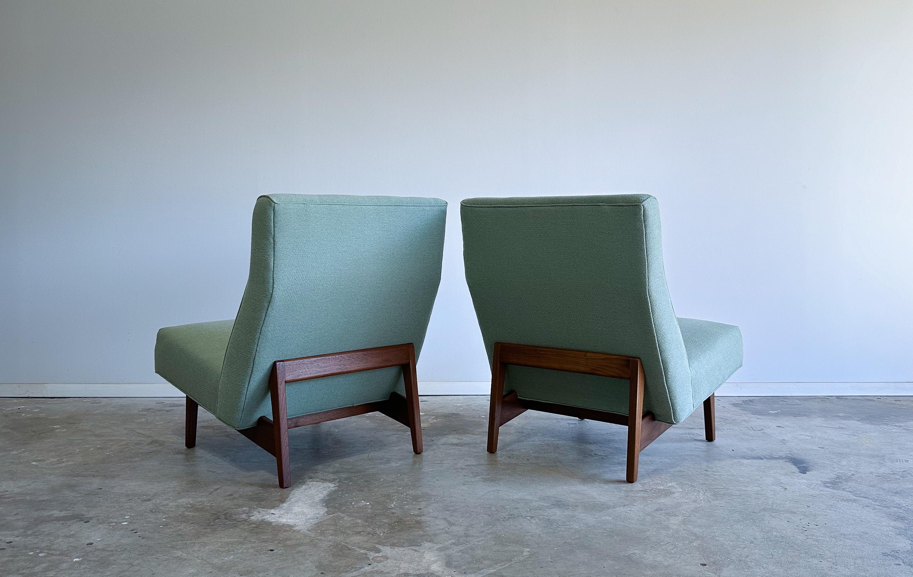 Pair of Jens Risom Slipper Chairs, 1950's In Good Condition For Sale In Round Rock, TX