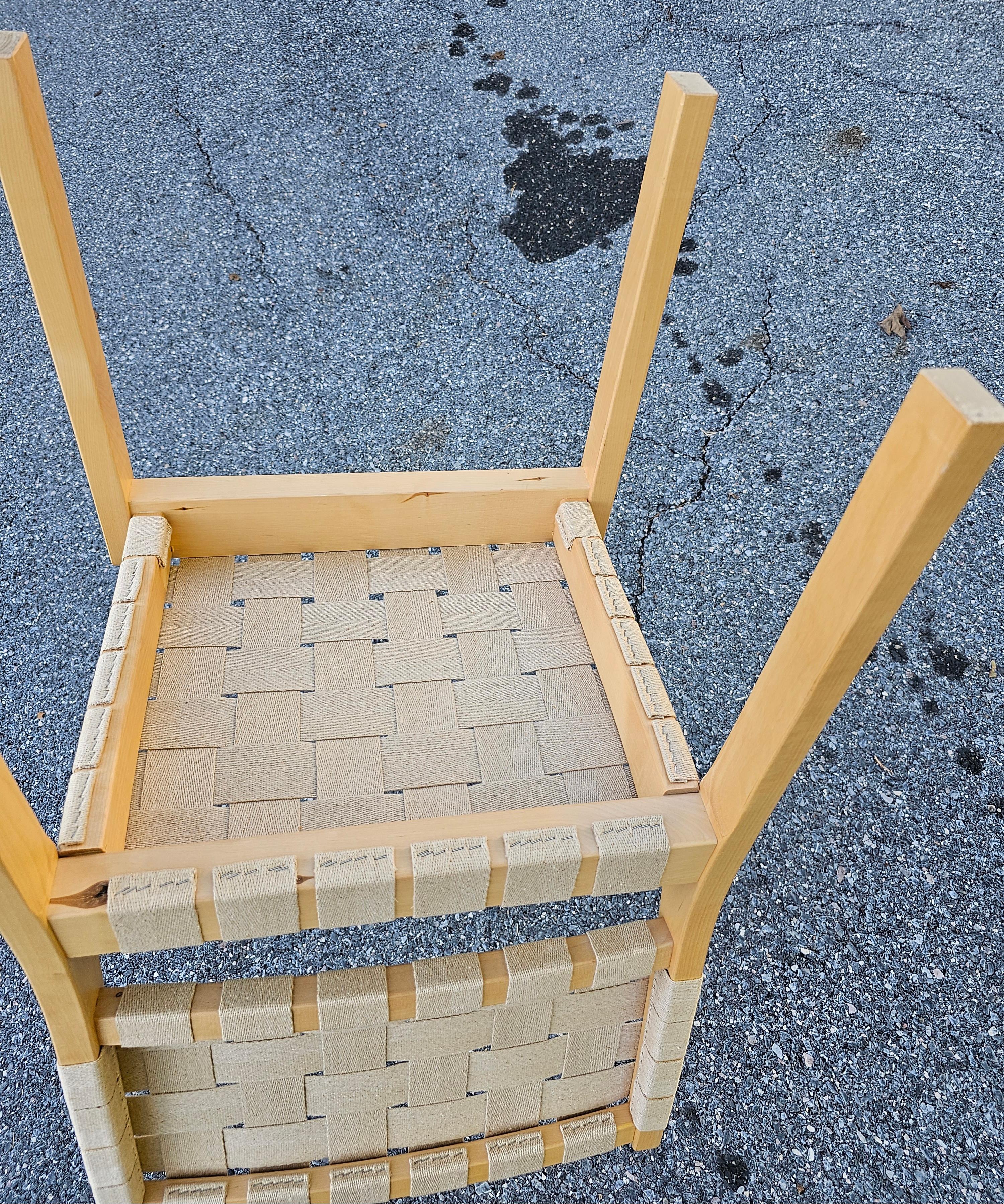 Paar Stühle aus Baumwoll-Canvas mit Webbed- und Ahornholzbezug im Jens Risom-Stil (amerikanisch) im Angebot
