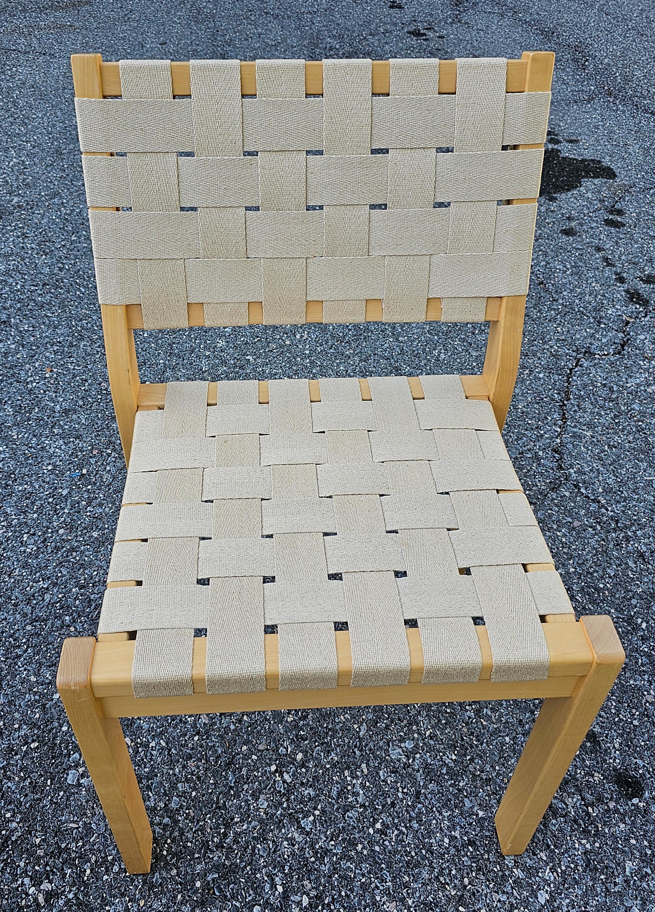 Paar Stühle aus Baumwoll-Canvas mit Webbed- und Ahornholzbezug im Jens Risom-Stil (20. Jahrhundert) im Angebot
