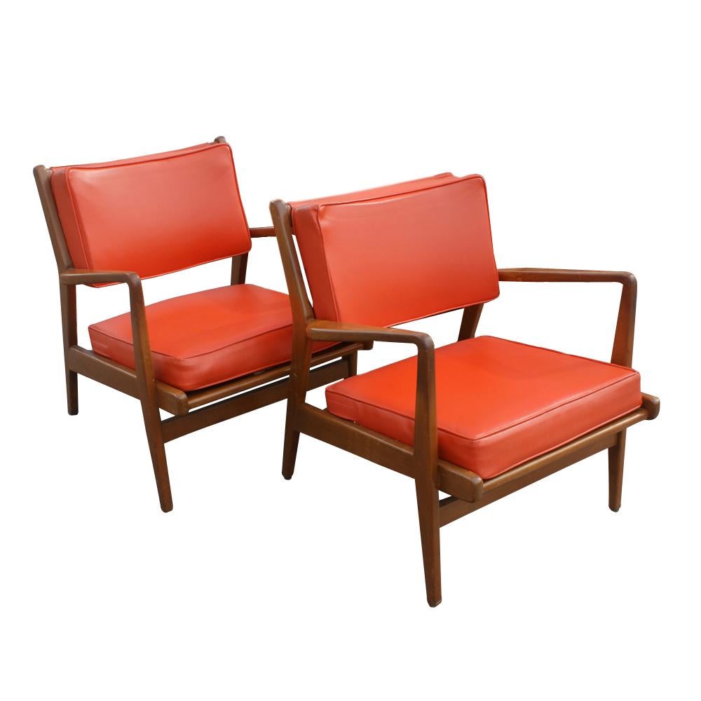 American Pair of Jens Risom Walnut Lounge Chairs For Sale