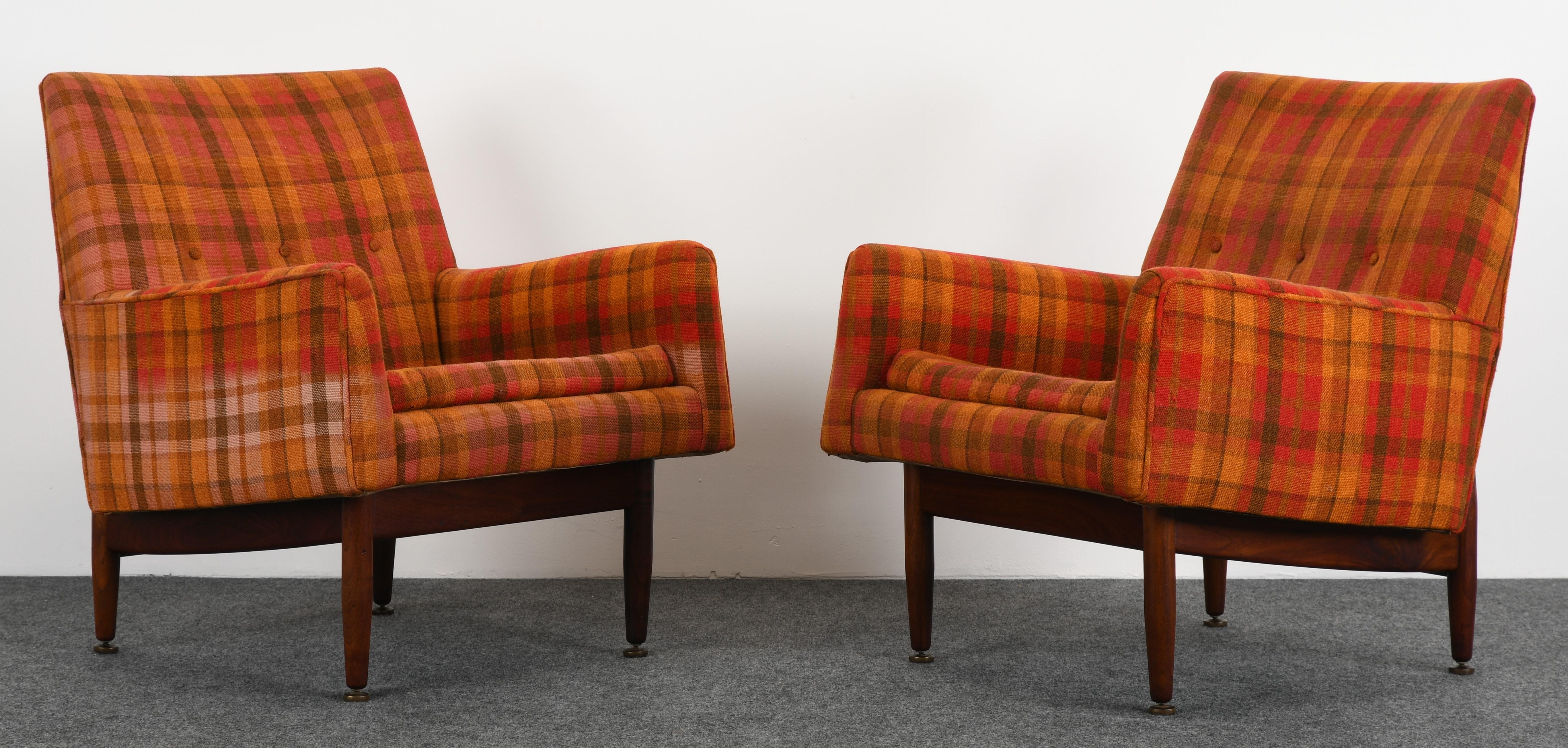 Mid-Century Modern Pair of Jens Risom Walnut Lounge Chairs, 1953