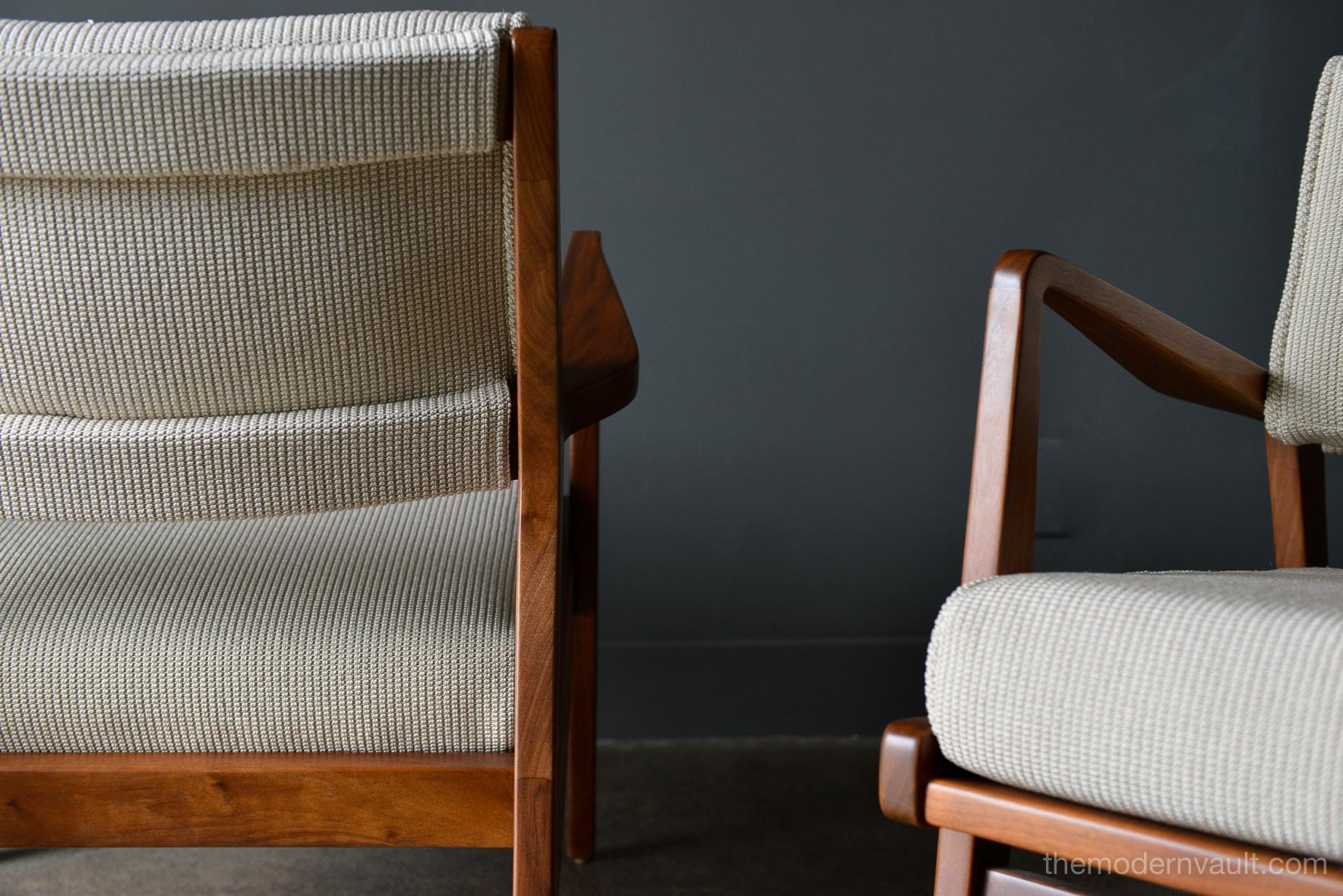 Mid-20th Century Pair of Jens Risom Walnut Lounge Chairs, circa 1960