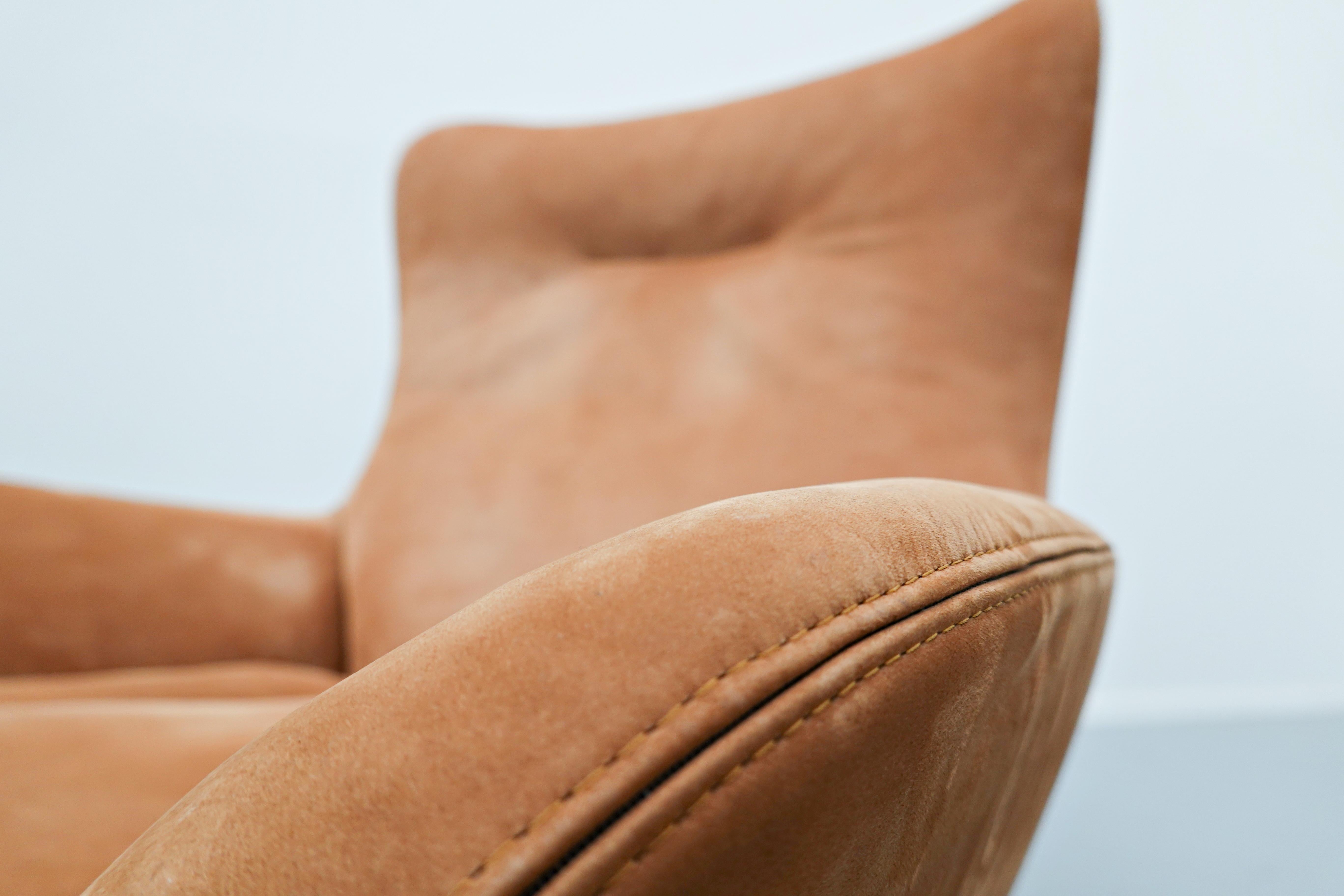 Pair of Nubuck  'Jensen' Armchairs and Ottoman by Rodolfo Dordoni for Minotti In Good Condition In Brussels, BE