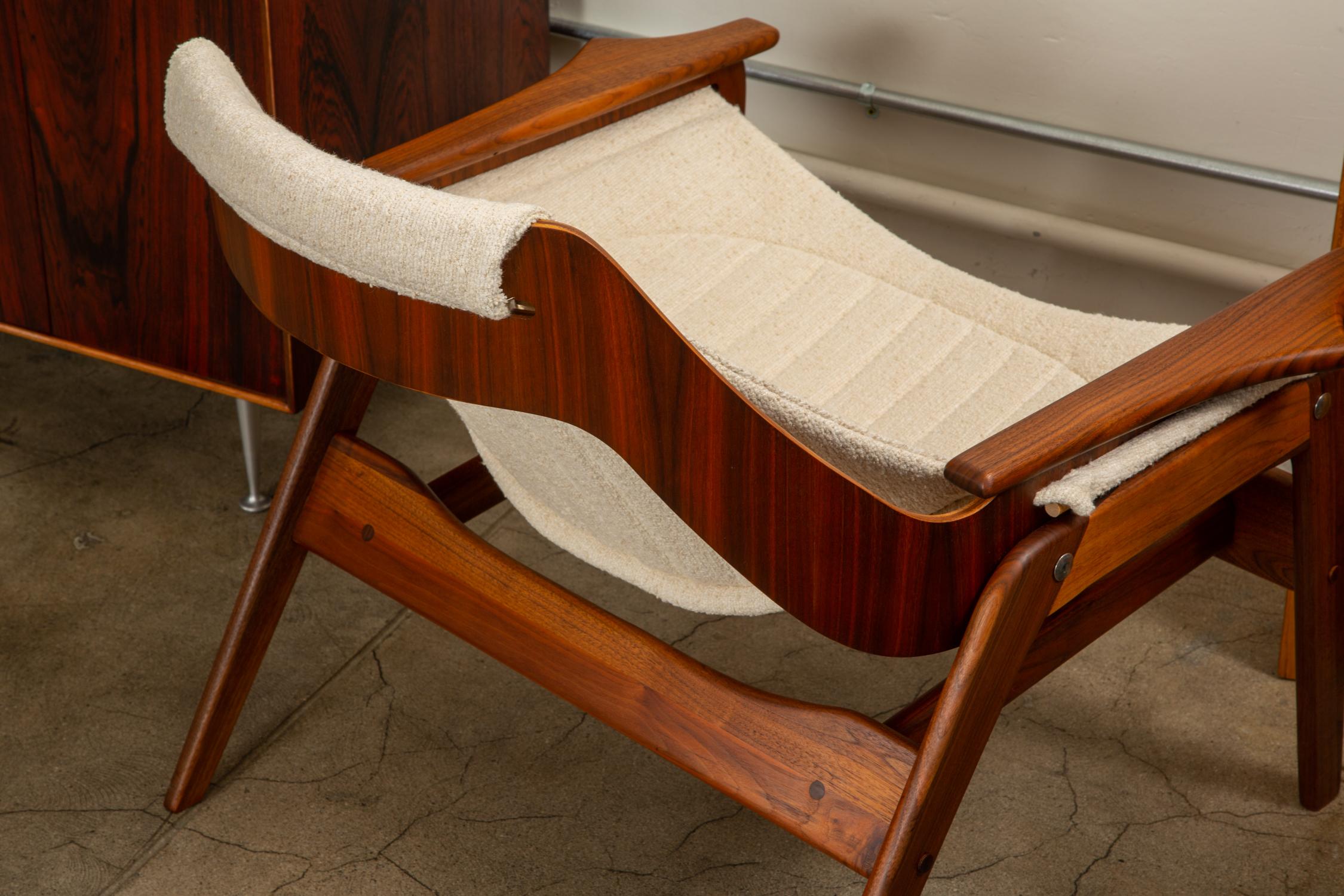 Pair of Jerry Johnson Walnut Sling Lounge Chairs In Excellent Condition In Los Angeles, CA
