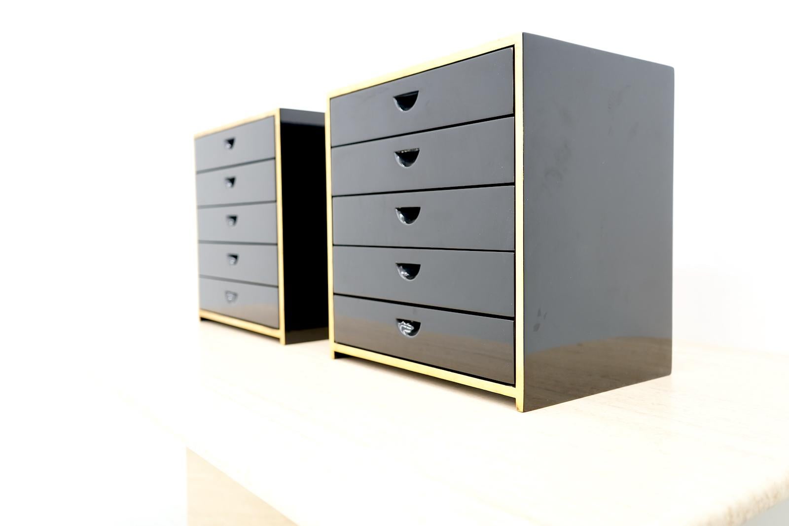 Pair of Jewelry Cabinets in Black Lacquer Attr. to Jean-Claude Mahey In Good Condition In Frankfurt / Dreieich, DE