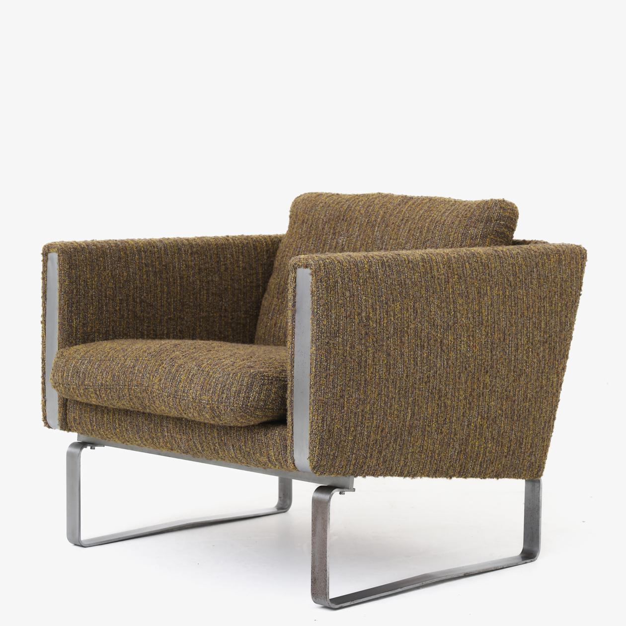 JH 801 - Reupholstered easy chair in new textile (Malou Ocre from Pierre Frey) on steel frame. Designed in the 1970s. Hans J. Wegner / Johannes Hansen