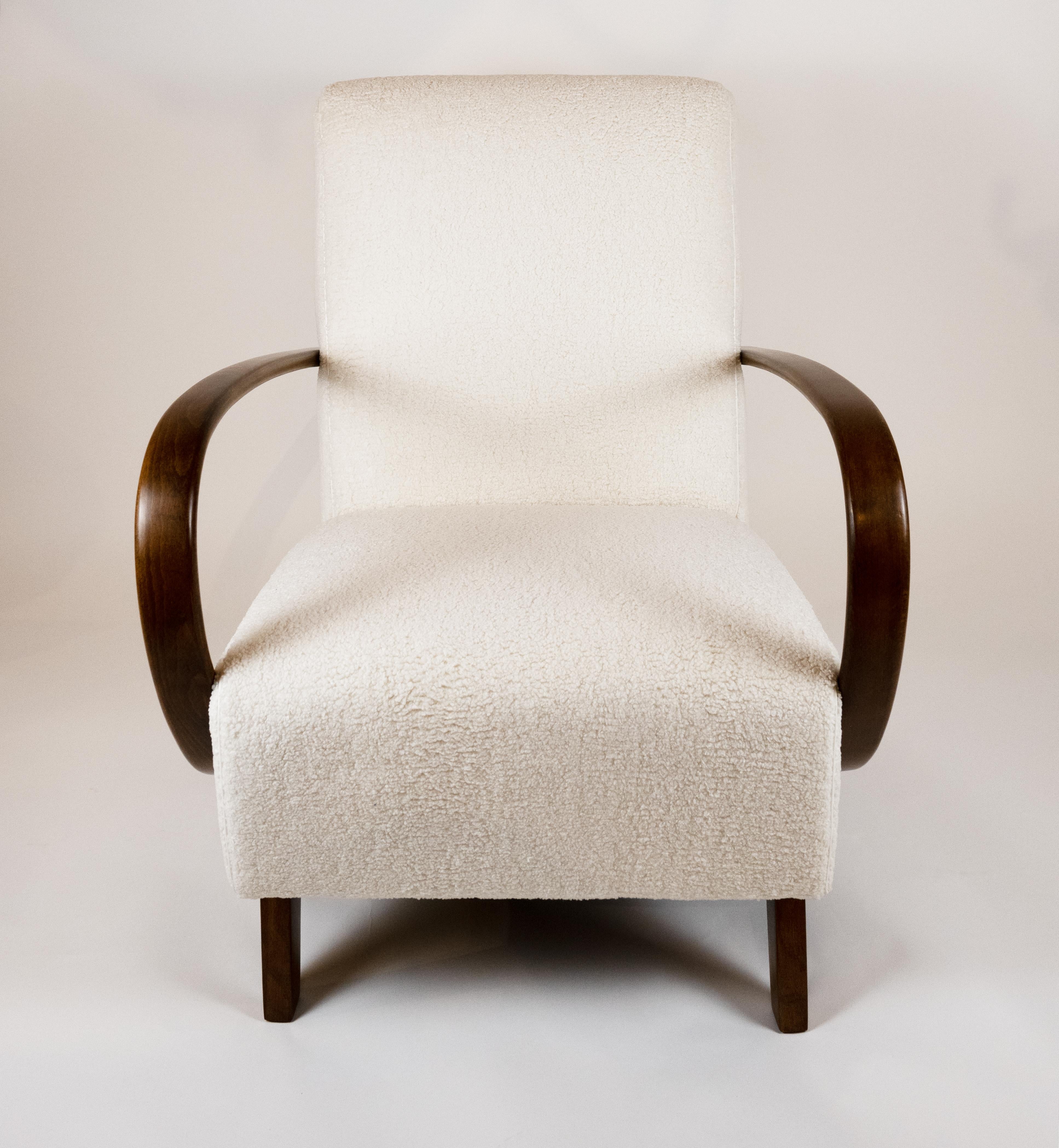 Mid-Century Modern Pair of Jindřich Halabala Armchairs For Sale