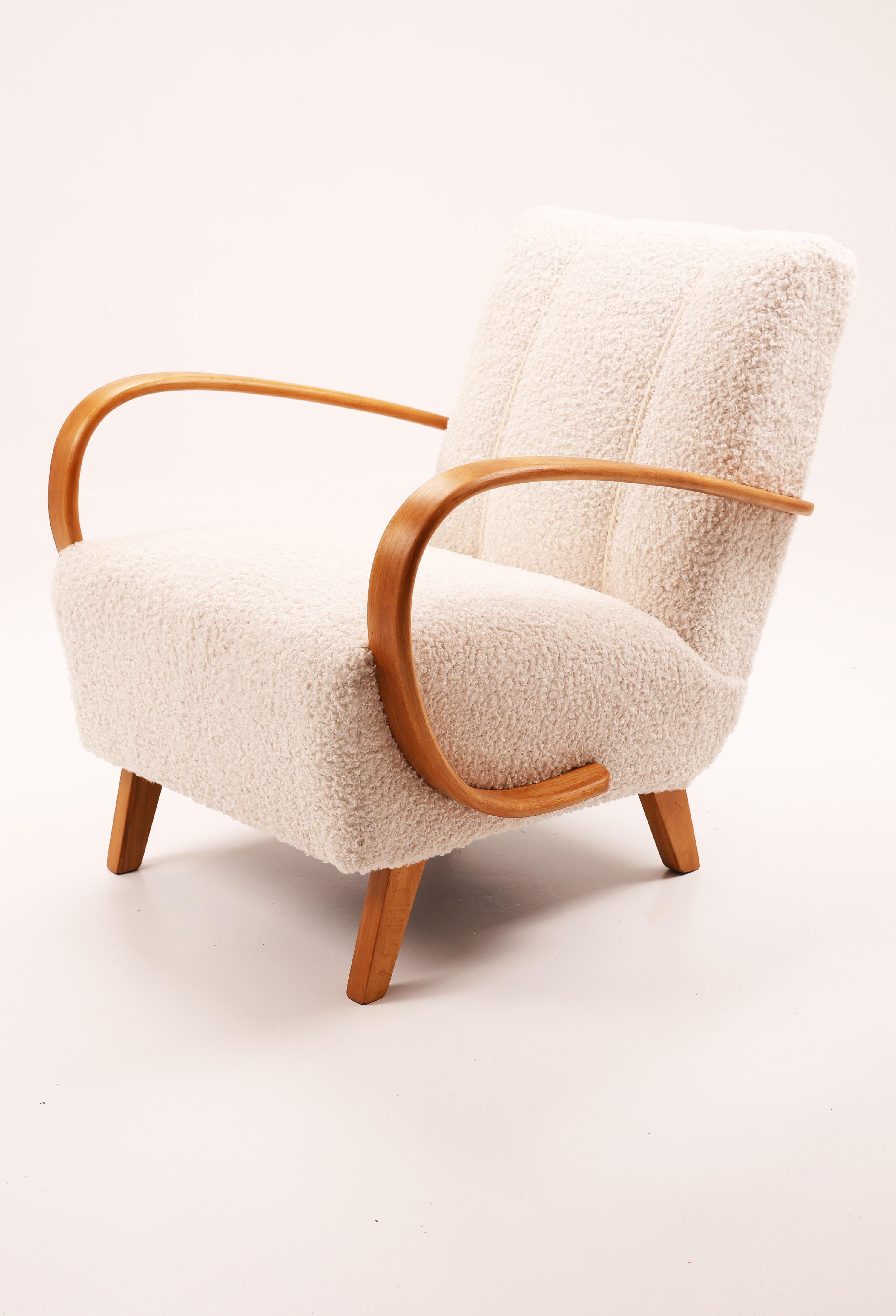 Pair of Jindřich Halabala Armchairs, Model H-410, Czechoslovakia, 1950s in vendita 1