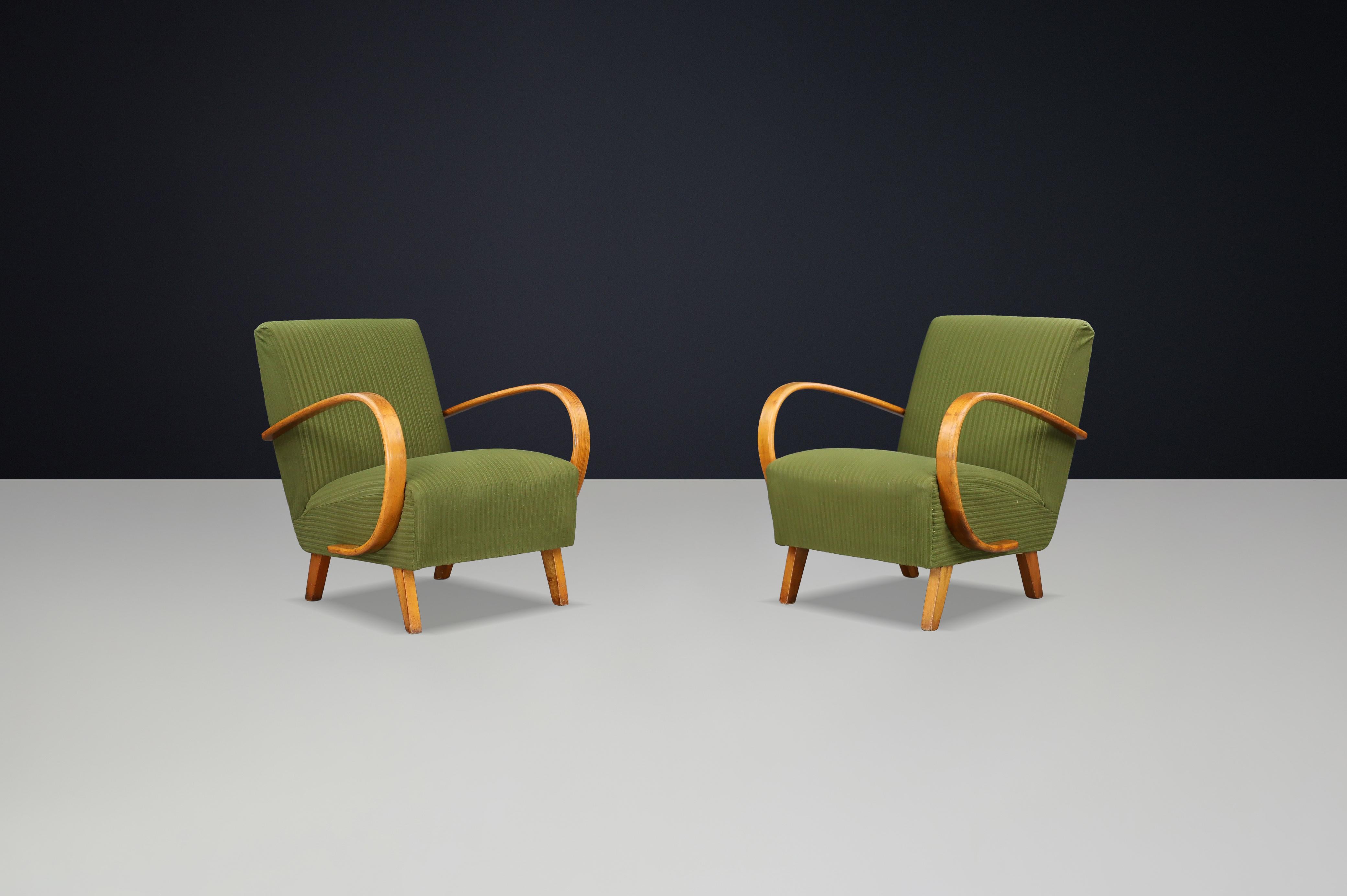 Ceco Coppia di poltrone Jindřich Halabala Bentwood, Praga, anni '40 in Greene & Greene in vendita