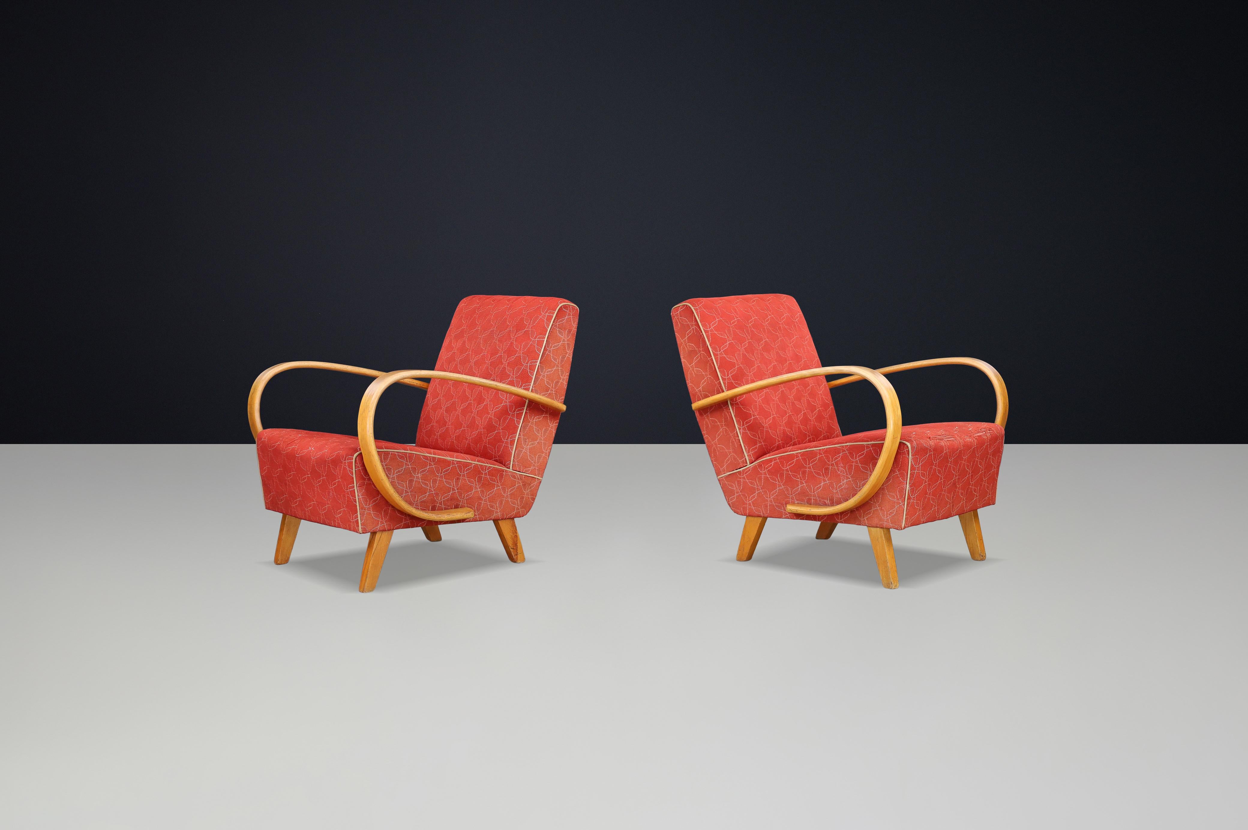 Paar Jindřich-Halabala-Bugholzsessel im Art-déco-Stil mit roter Originalpolsterung (Tschechisch) im Angebot