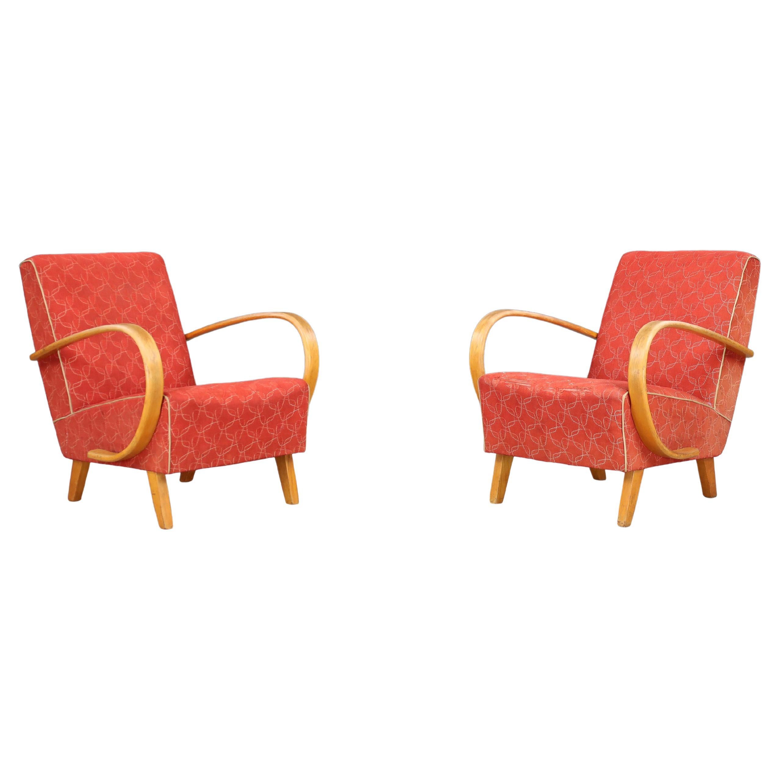 Paire de fauteuils Art déco Jindřich Halabala en bois courbé avec tapisserie rouge d
origine
