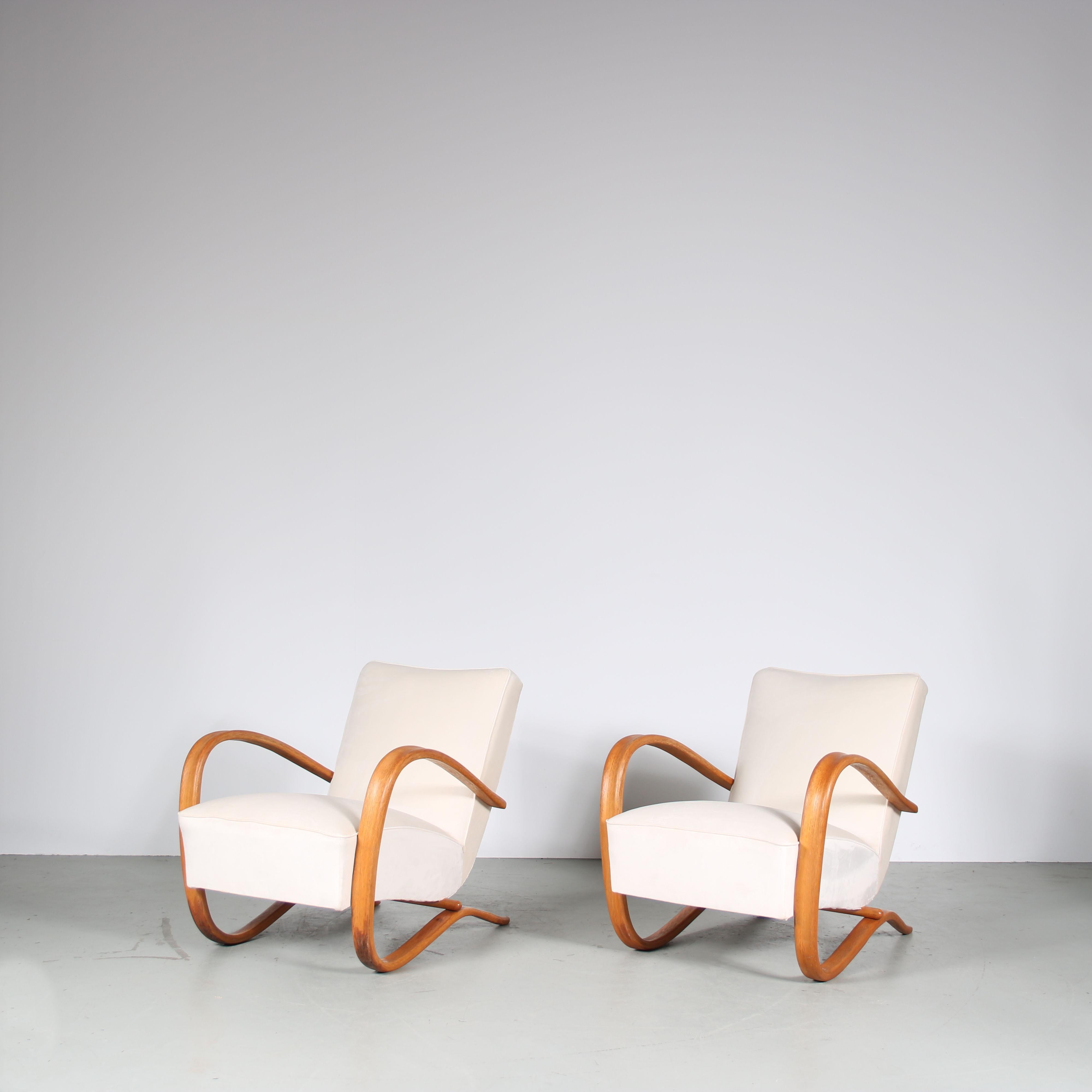 Pair of Jindrich Halabala Chairs for Up Zadovy, Czech 1950 In Good Condition For Sale In Amsterdam, NL