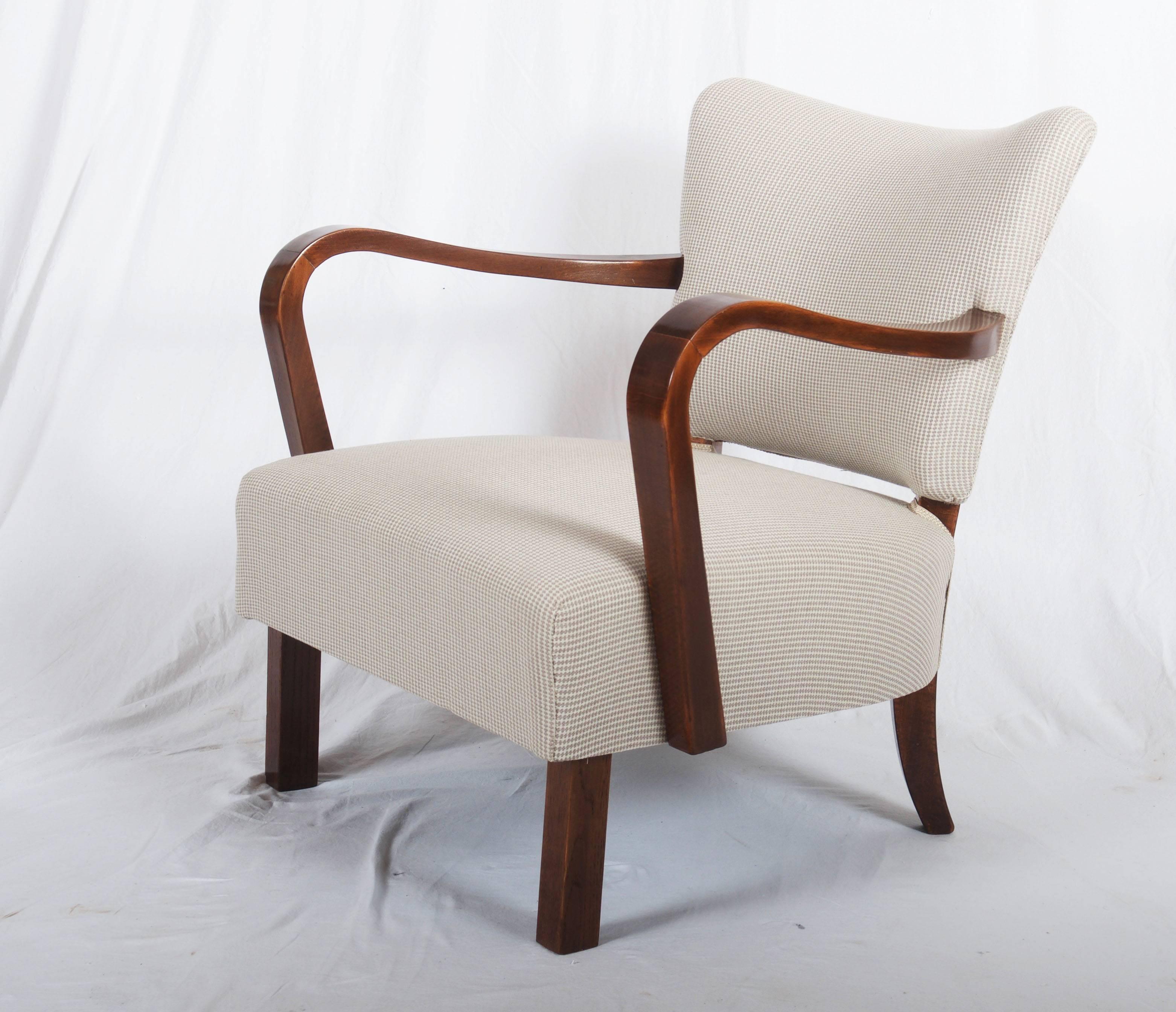 Armchairs designed in the late 1930s by Jindrich Halabala for Thonet, fully restored.
Delivery time 5-6 weeks.
 