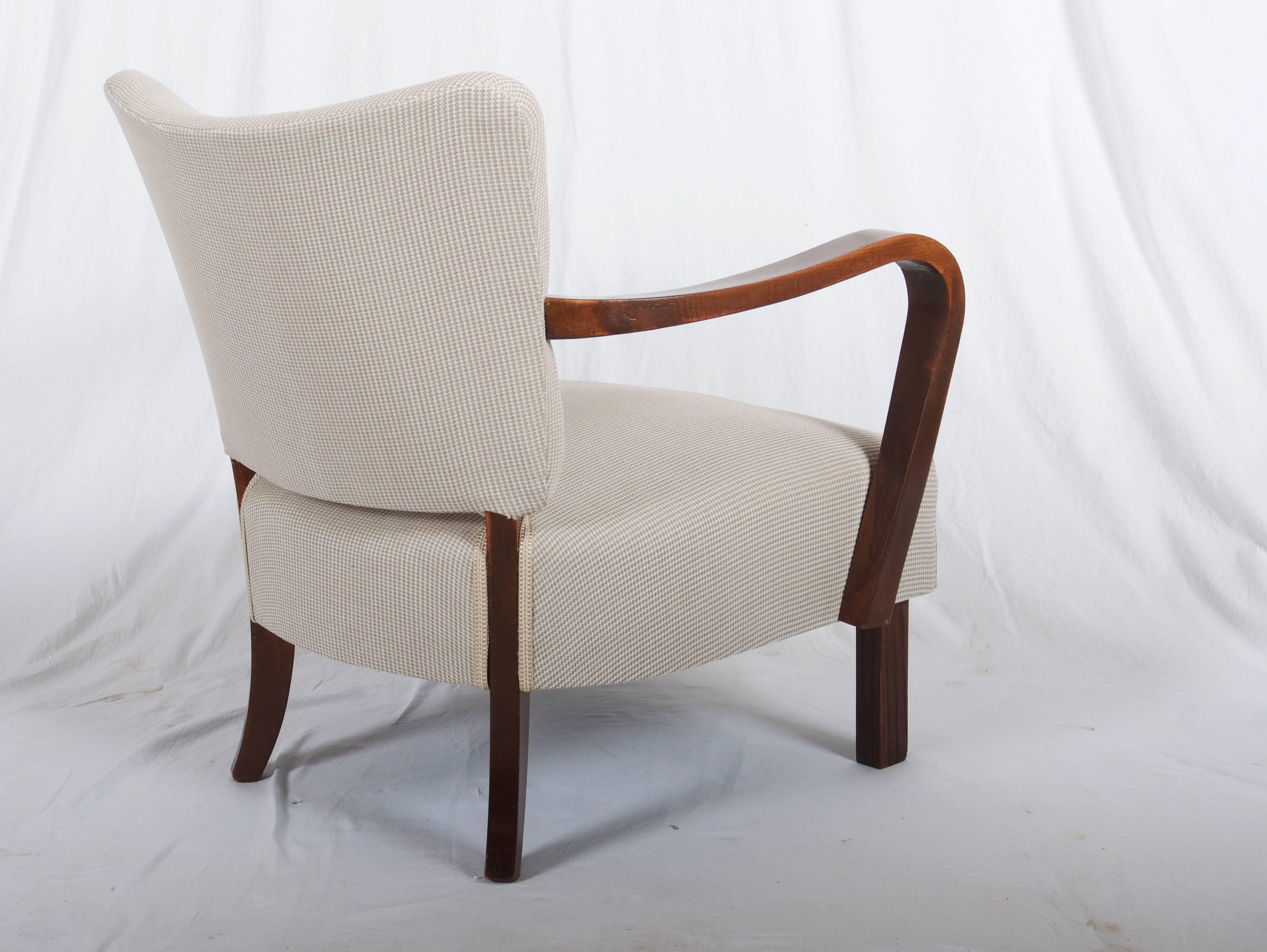 Mid-20th Century Pair of Jindrich Halabala H-237 Art Deco Armchairs For Sale