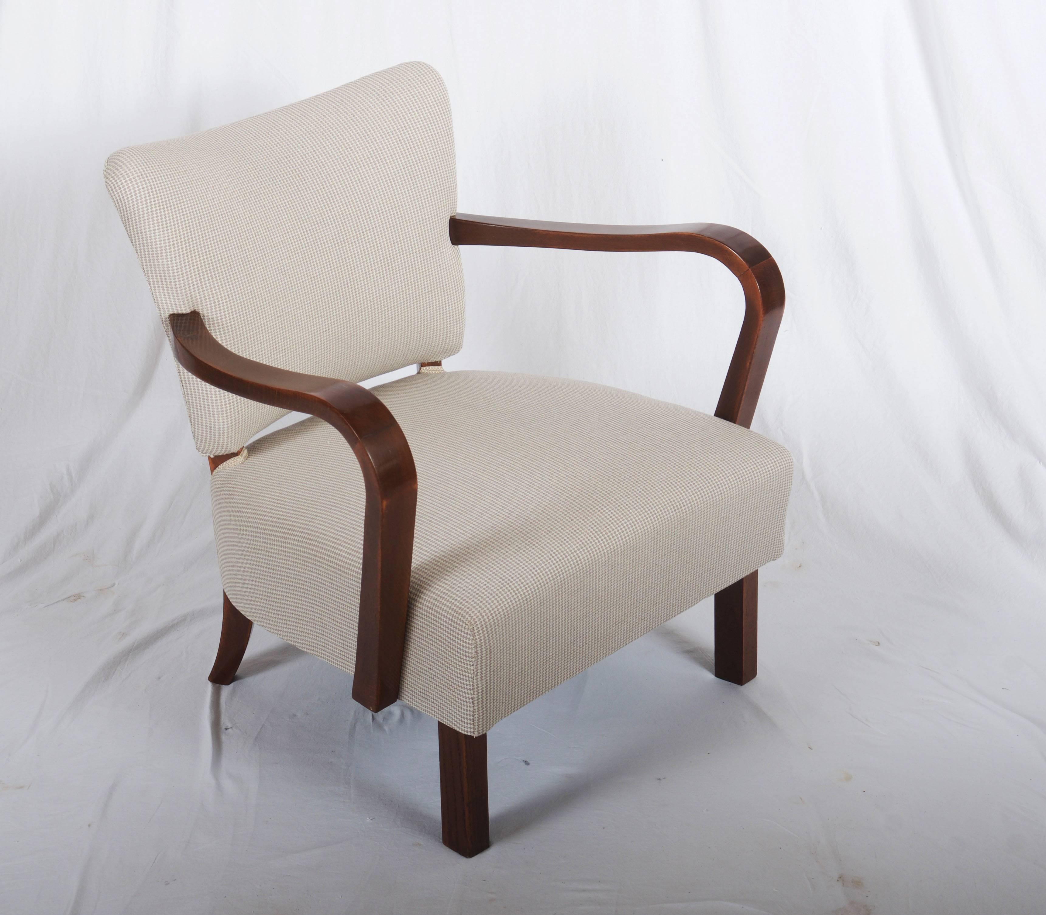 Pair of Jindrich Halabala H-237 Art Deco Armchairs For Sale 1