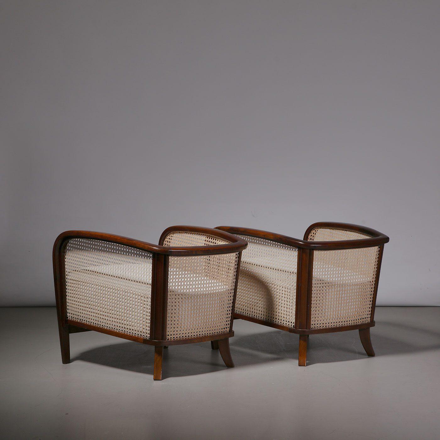 Rare pair of lounge chairs in walnut and white fabric upholstery, model H-319, designed by Jindřich Halabala and manufactured by UP závody in former Czechoslovakia, 1920s.

One of the rarest armchair models by the renowned Czech designer, the H-319