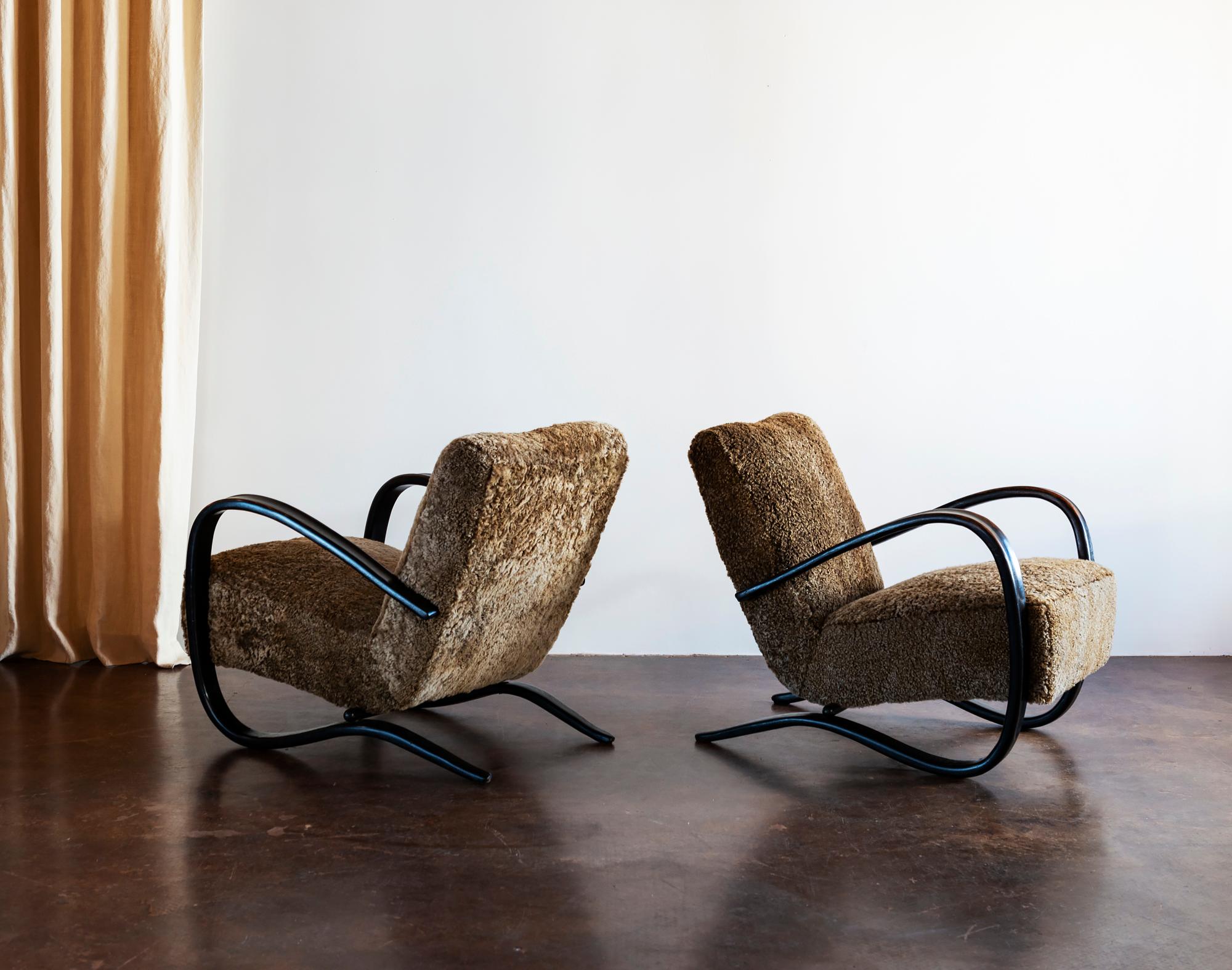 Modern Pair of Jindrich Halabala H269 Lounge Chairs in Sheepskin, Czechoslovakia, 1930s