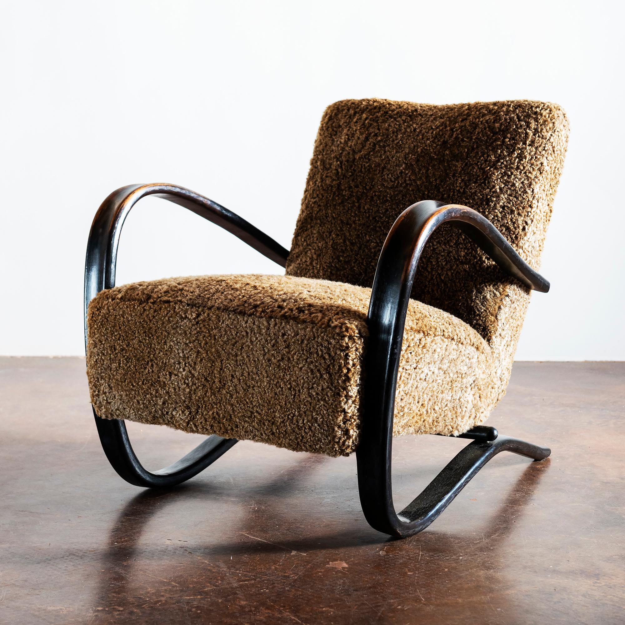 Mid-20th Century Pair of Jindrich Halabala H269 Lounge Chairs in Sheepskin, Czechoslovakia, 1930s