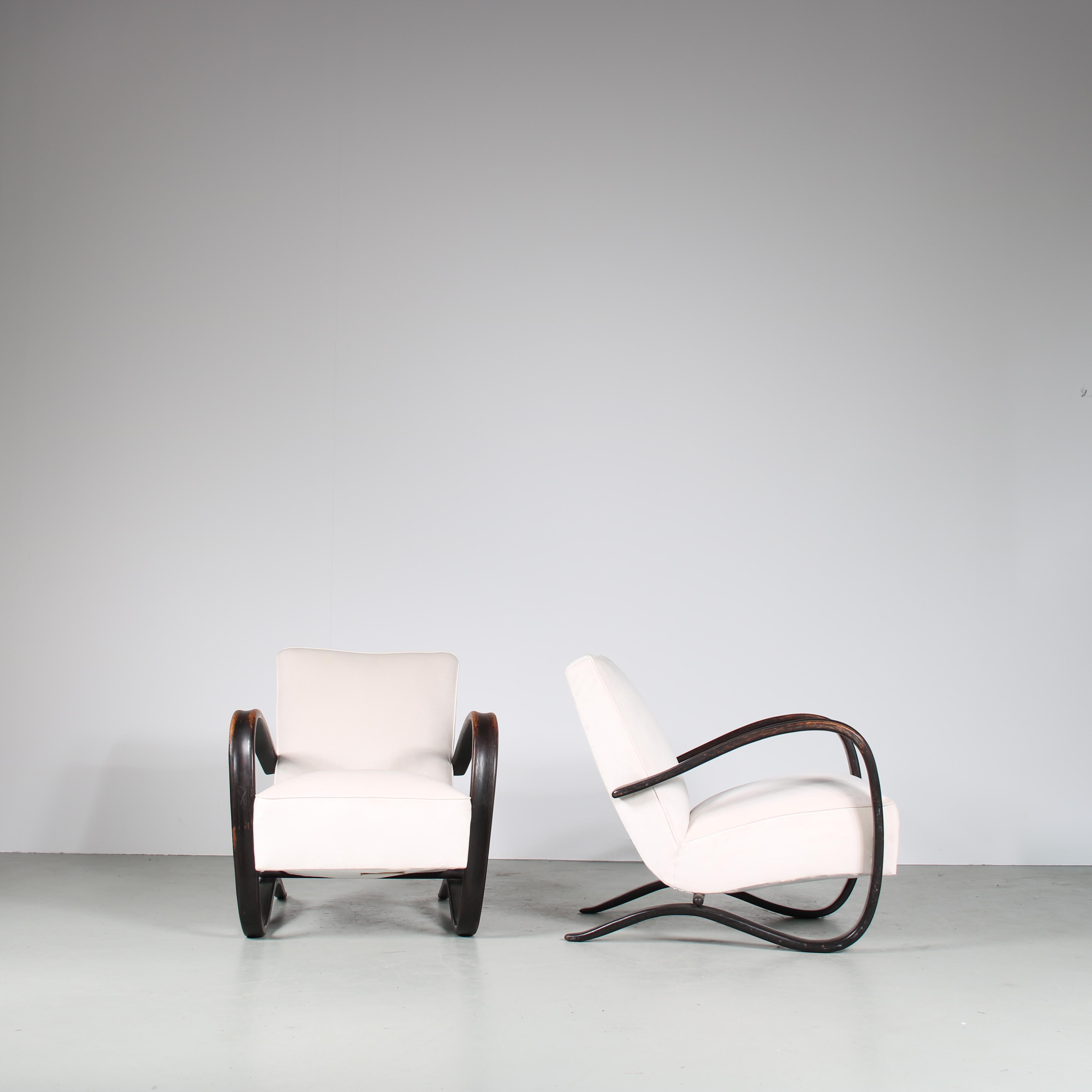 Mid-20th Century Pair of Jindrich Halabala Lounge Chairs for Up Zavody from Czech, 1930