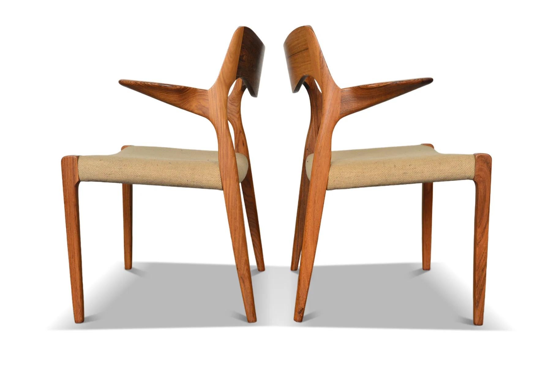 Danish Pair of j.l. Møller Model 55 Dining Armchairs in Rosewood For Sale