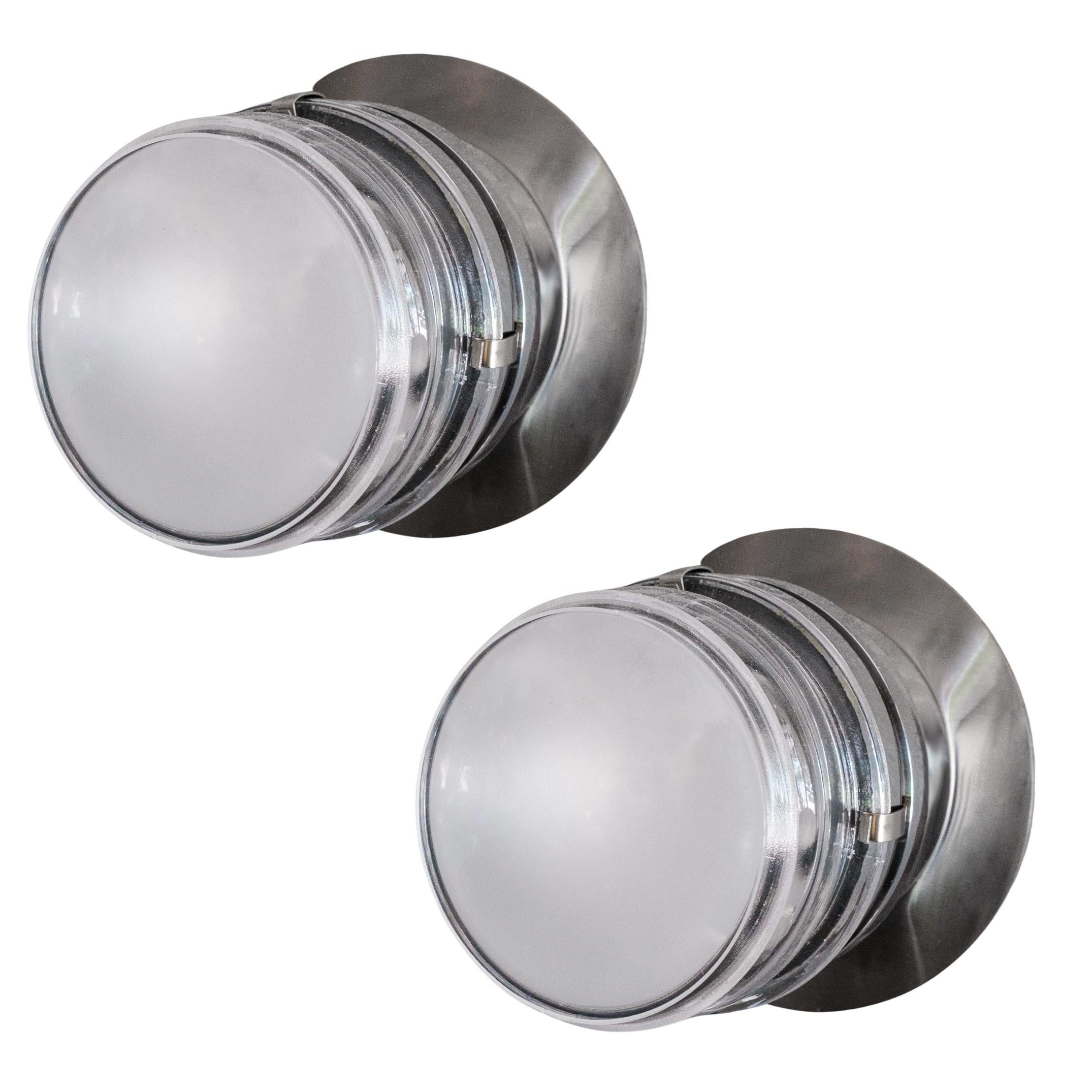 Pair of Joe Colombo 'Fresnel' Outdoor Wall Lamps in Grey for Oluce For Sale 3