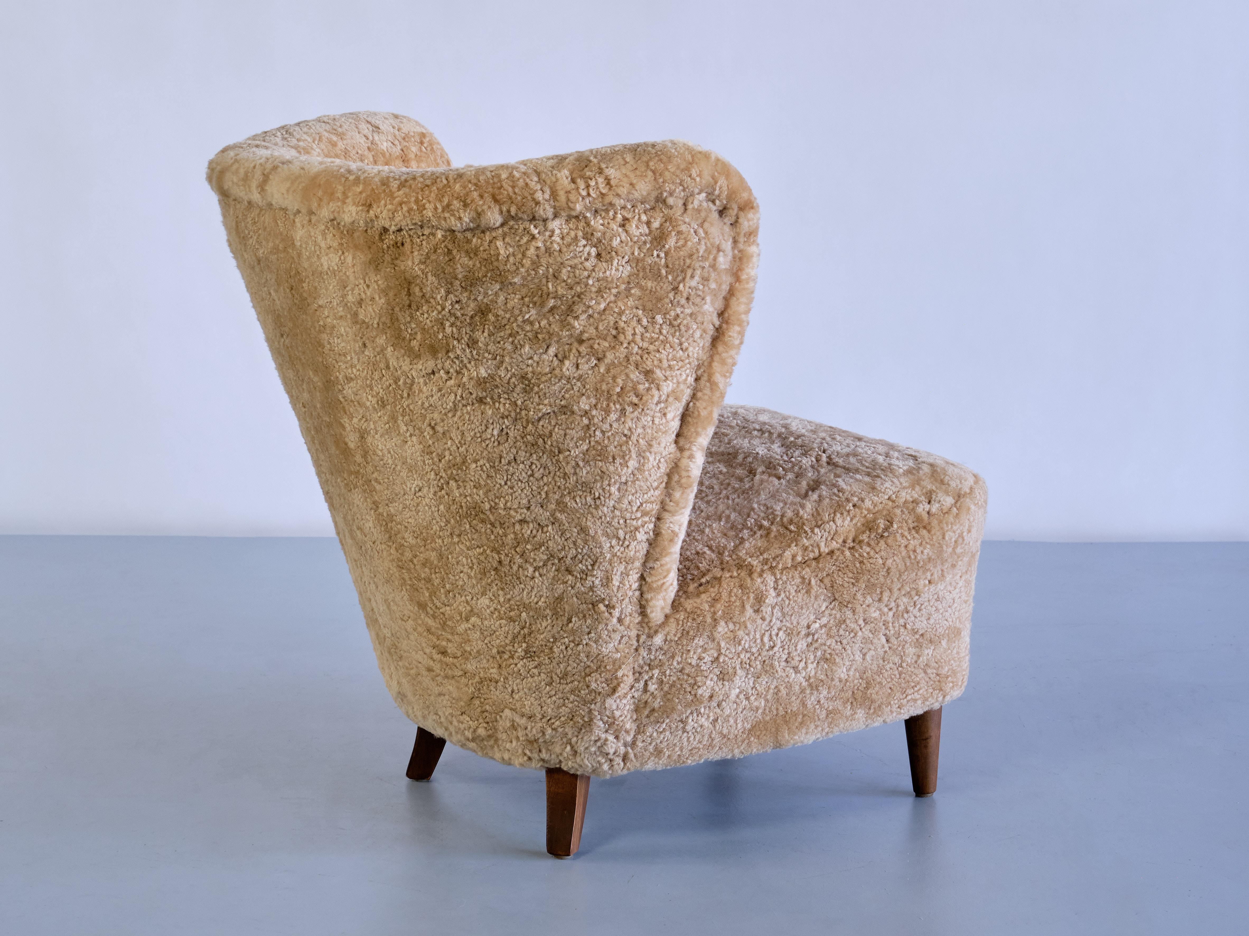 Pair of Johannes Brynte Lounge Chairs in Sheepskin and Ash Wood, Sweden, 1940s For Sale 4