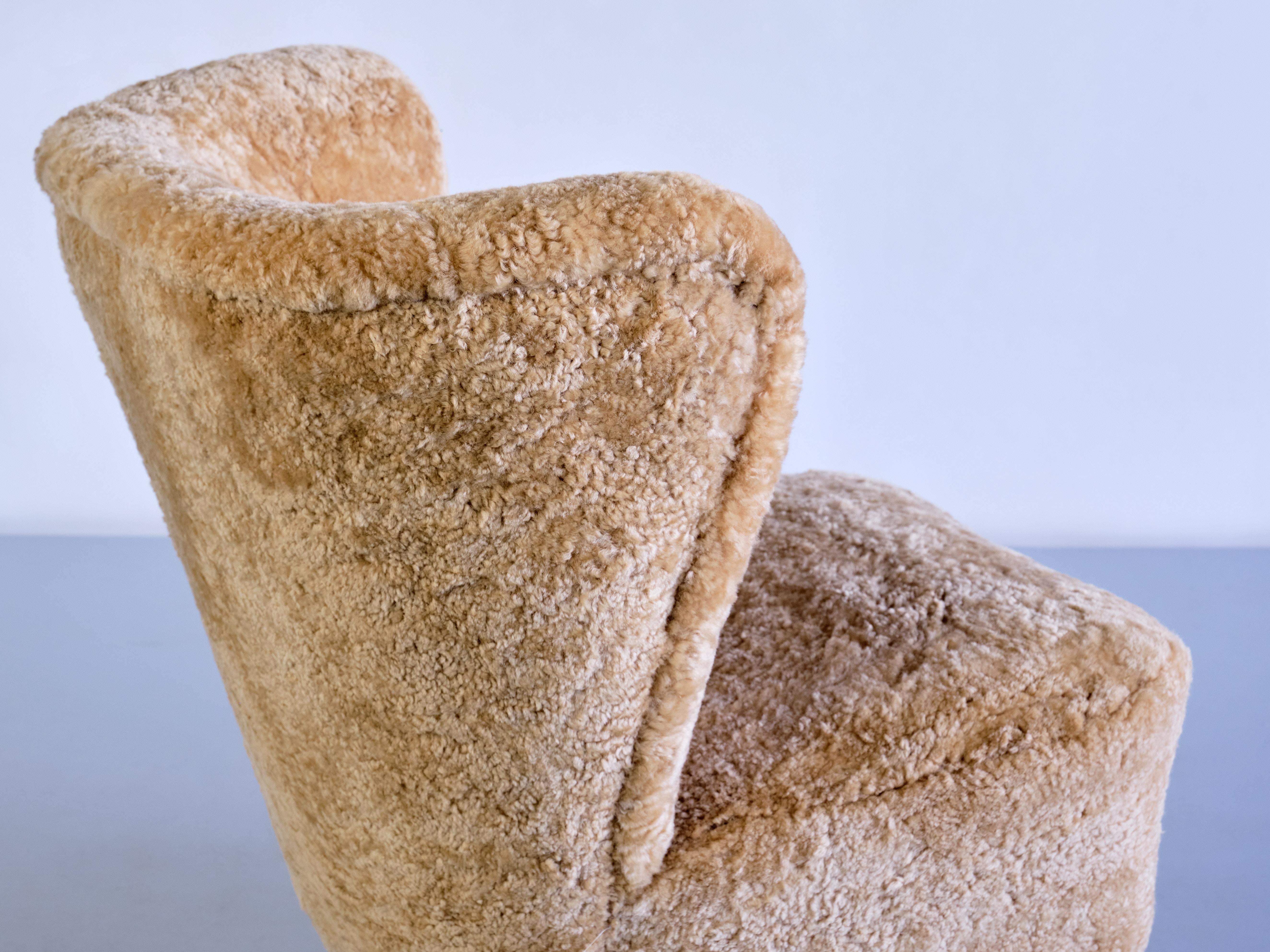 Pair of Johannes Brynte Lounge Chairs in Sheepskin and Ash Wood, Sweden, 1940s For Sale 5