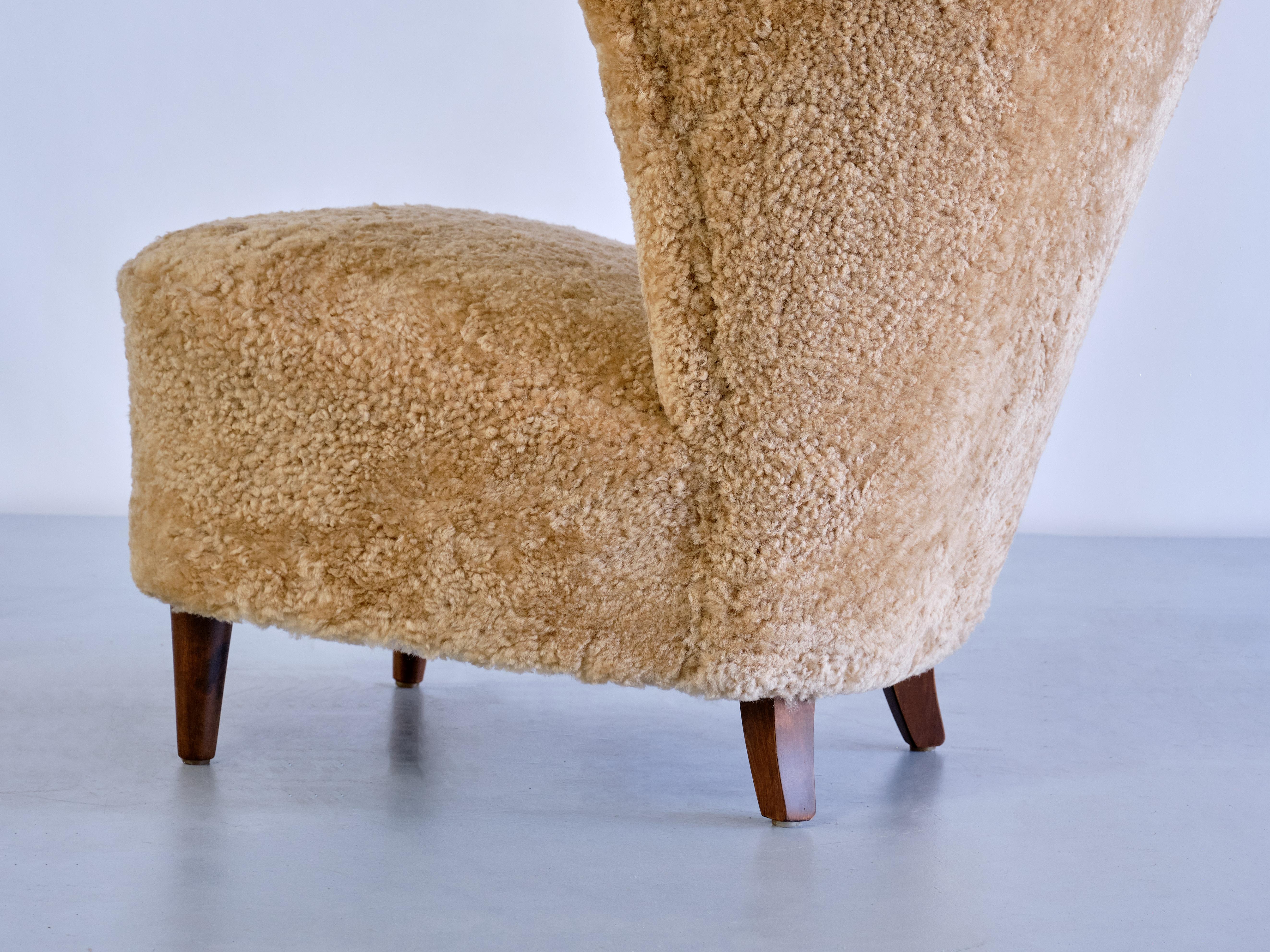 Pair of Johannes Brynte Lounge Chairs in Sheepskin and Ash Wood, Sweden, 1940s For Sale 8
