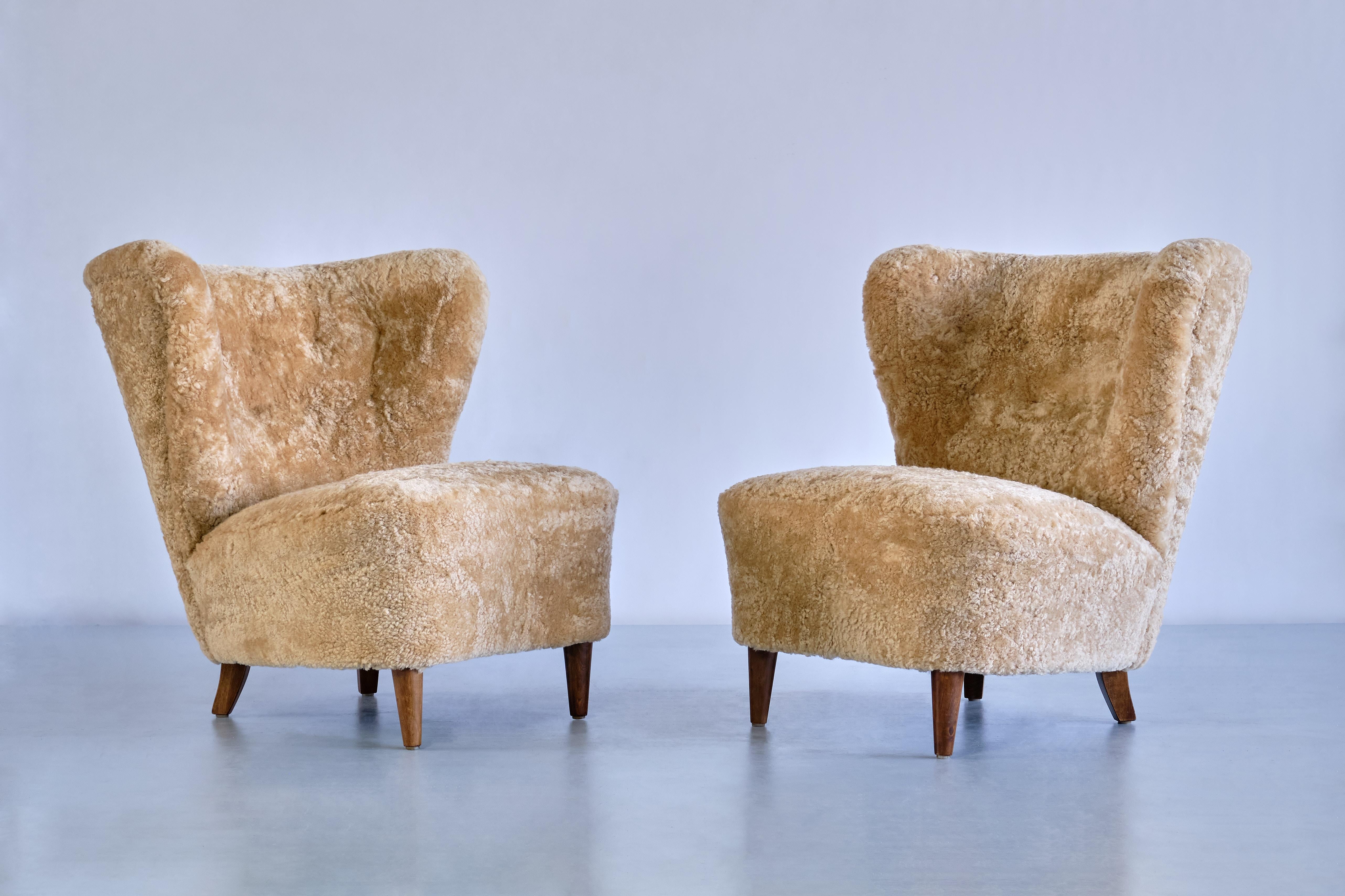Pair of Johannes Brynte Lounge Chairs in Sheepskin and Ash Wood, Sweden, 1940s For Sale 9