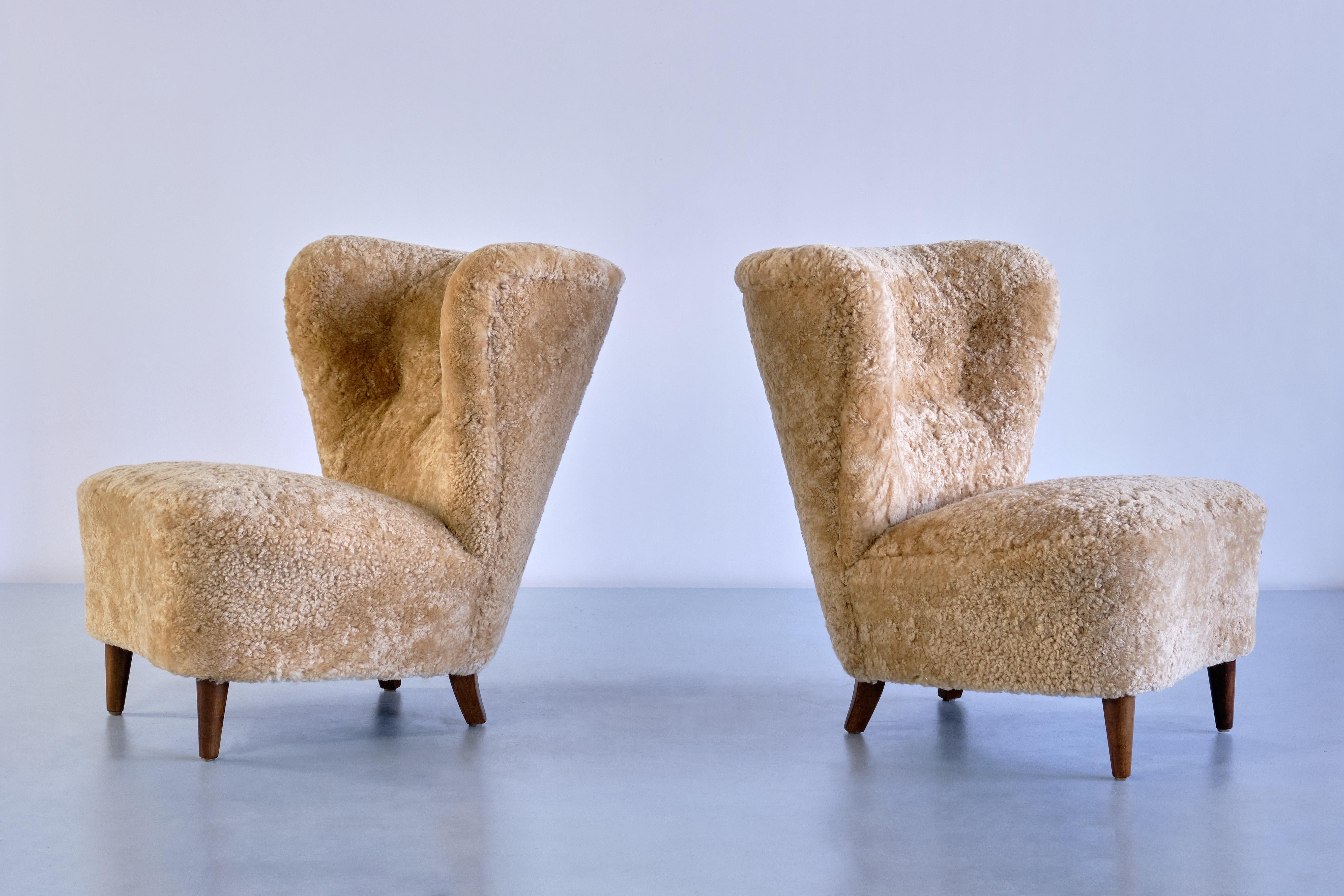 Pair of Johannes Brynte Lounge Chairs in Sheepskin and Ash Wood, Sweden, 1940s For Sale 10