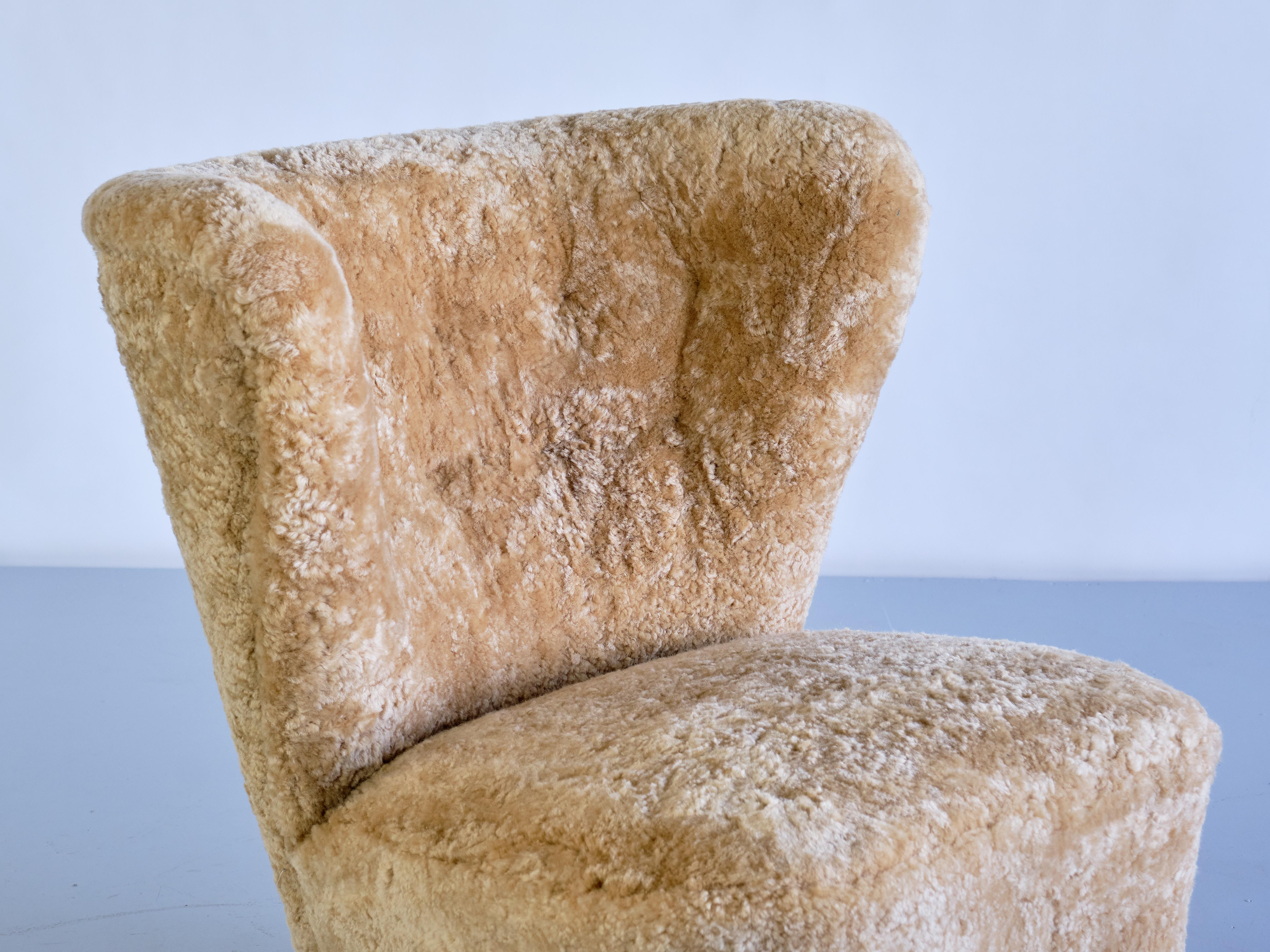 Mid-20th Century Pair of Johannes Brynte Lounge Chairs in Sheepskin and Ash Wood, Sweden, 1940s For Sale