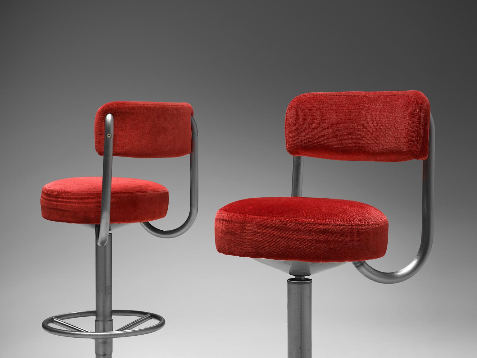 Borje Johanson for Johanson Design, pair of barstools as part of 'Johanson Jupiter Collection', in metal and red velvet, Sweden, 1970s.

Highly comfortable high barstools in red velvet upholstery. Due to the soft seat and back, these chairs