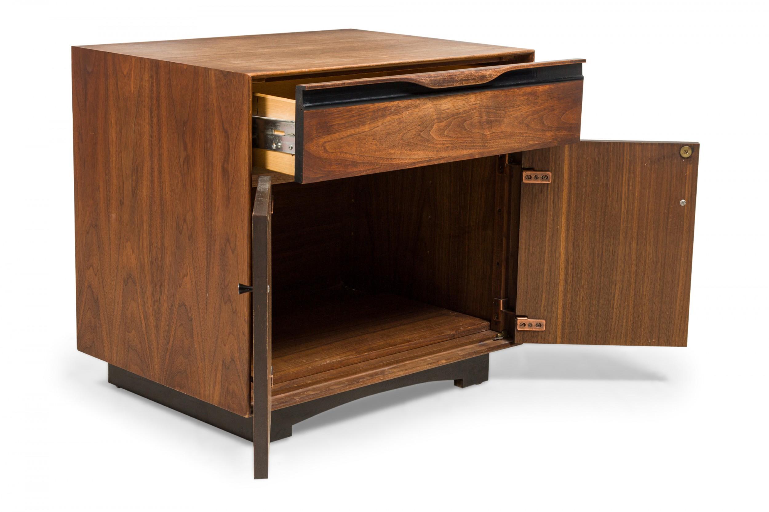 Wood Pair of John Kapel for Glenn of California Walnut Cabinet Bedside Tables / Commo For Sale