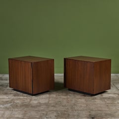 Pareja de mesillas de noche John Kapel para Glenn of California