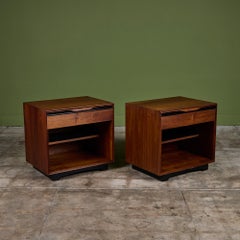 Pareja de mesillas de noche John Kapel para Glenn of California