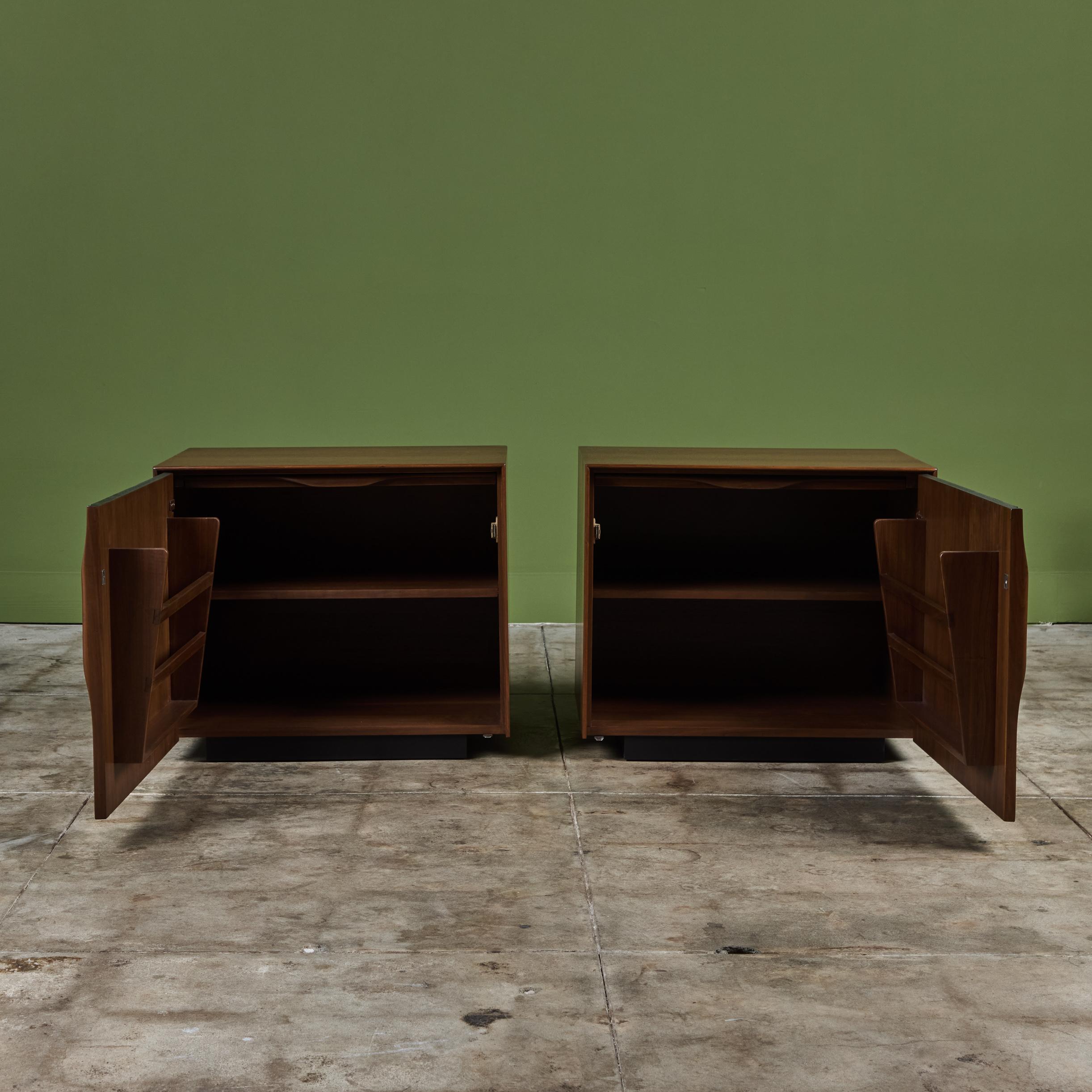 Pair of John Kapel Nightstands for Glenn of California In Excellent Condition In Los Angeles, CA