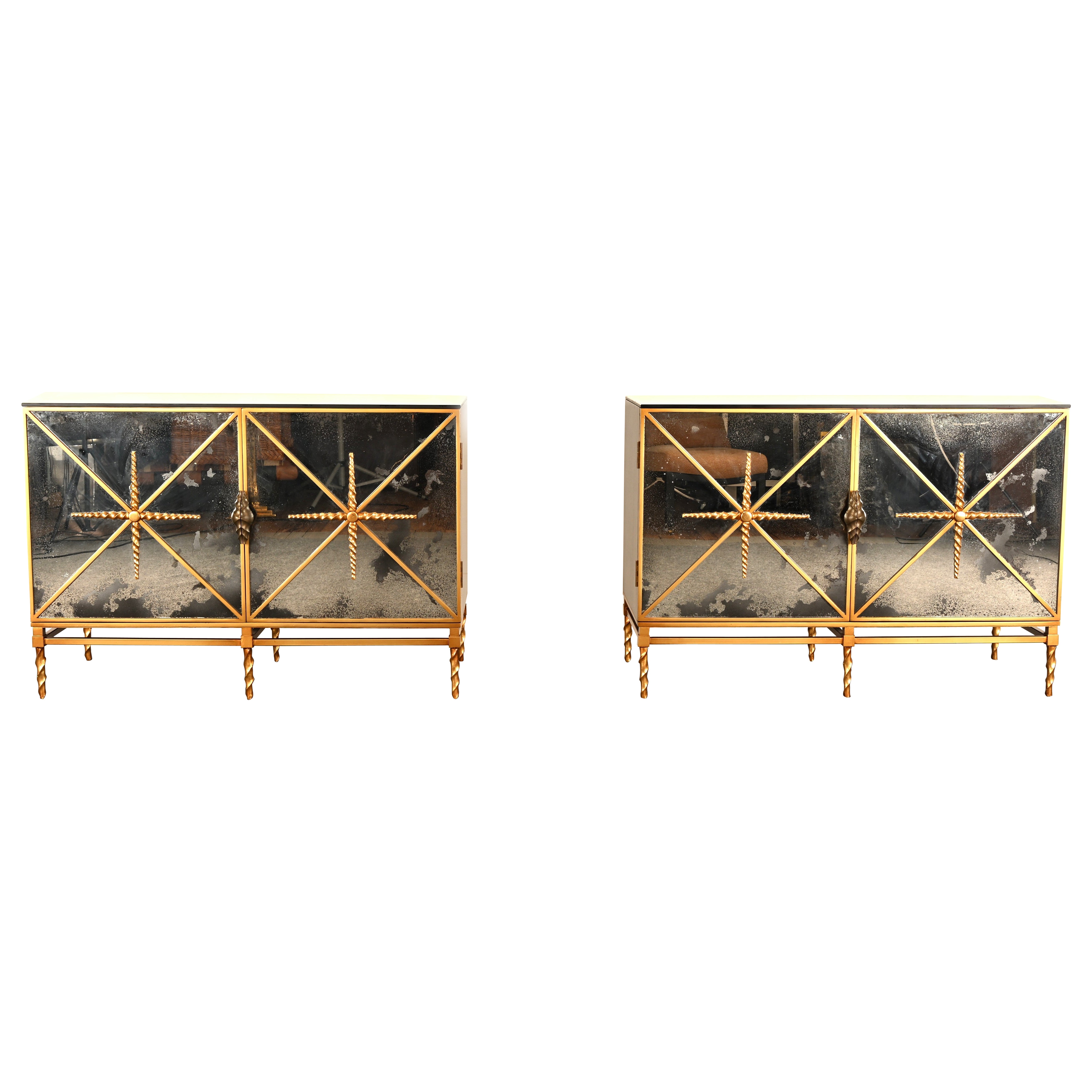 Paar zweitürige Schränke von John Richard Rio in Altgold und schwarzem Lack, 2014 im Angebot