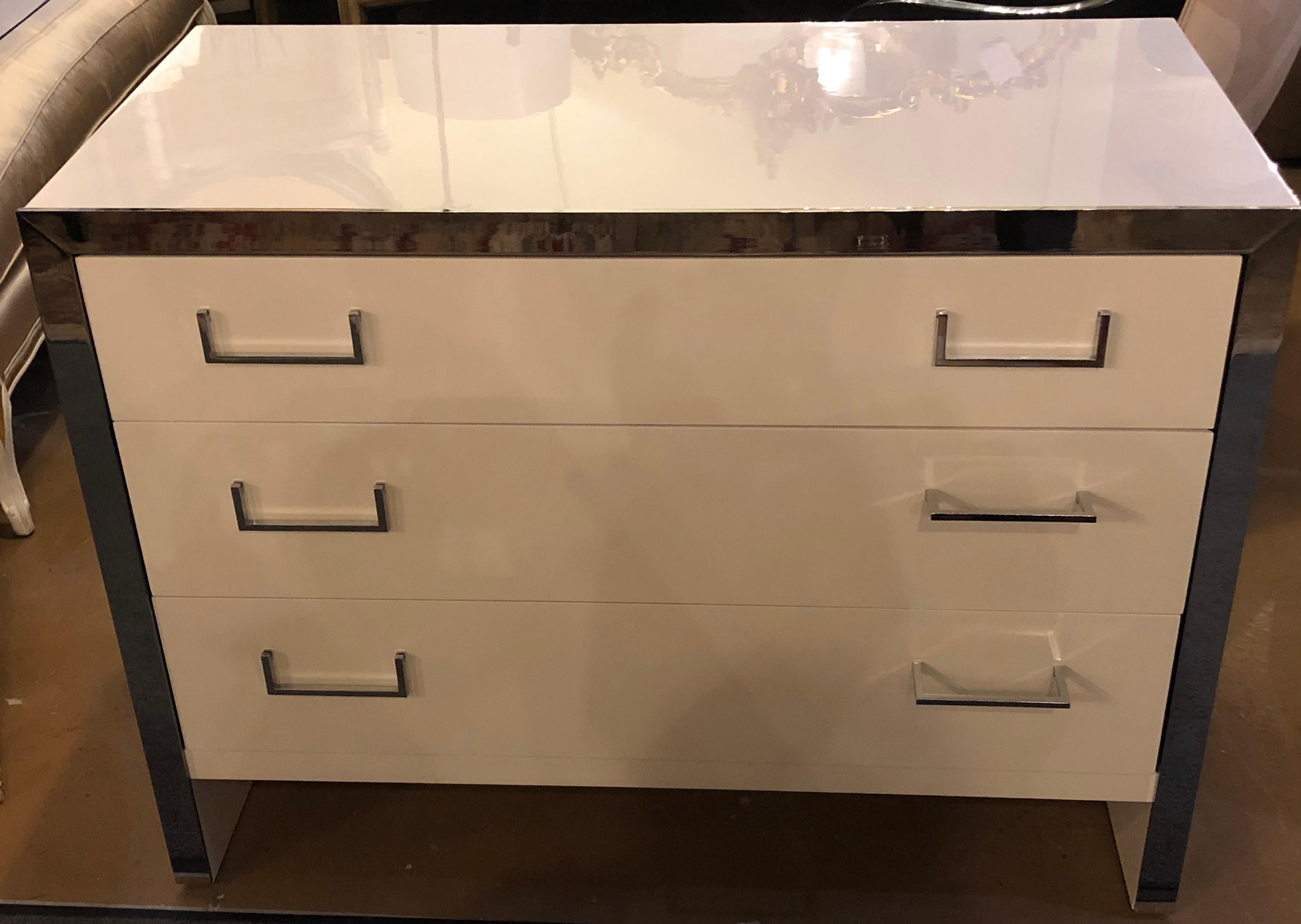 Mid-Century Modern Pair of John Stuart White Lacquer Commodes, Chests, Dressers or Nightstands