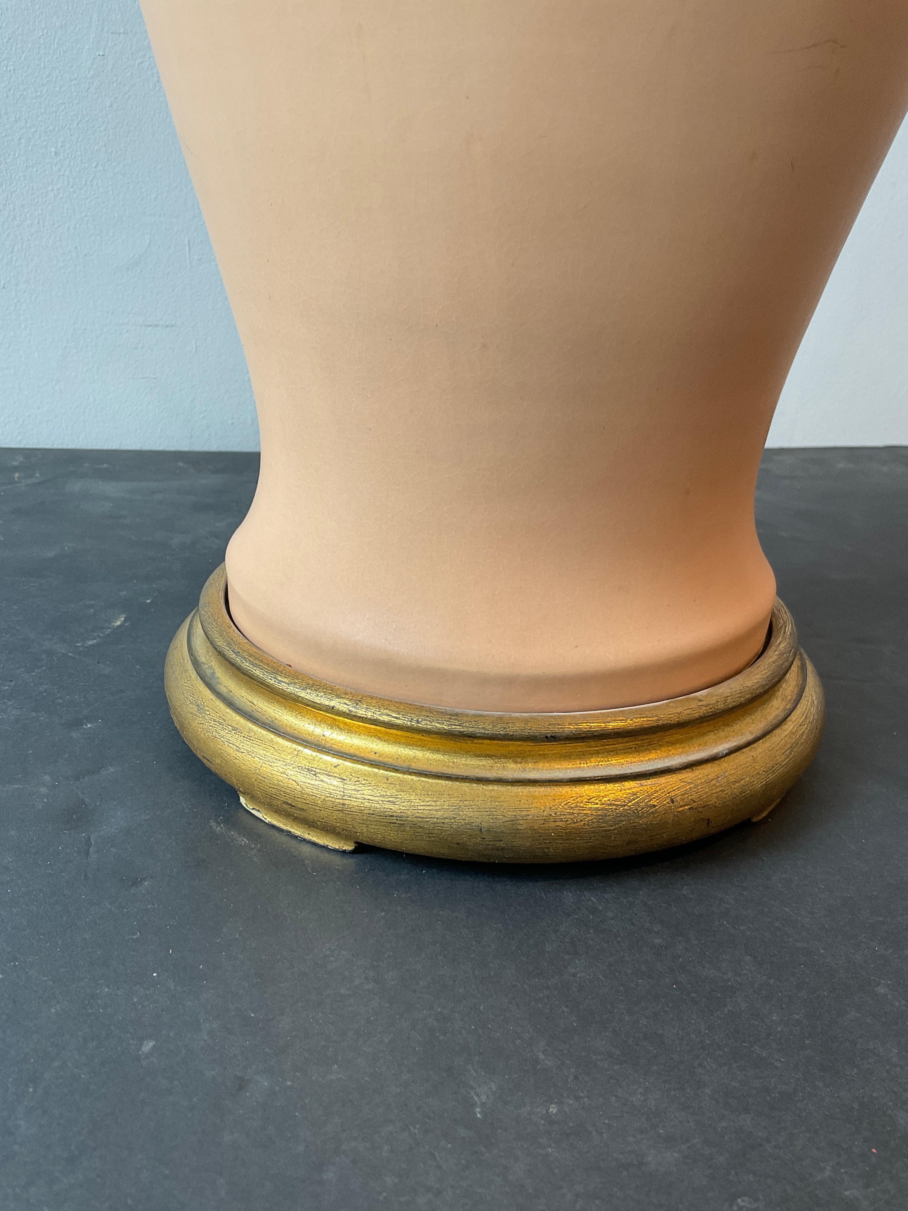 Poteries Paire de lampes en forme de bouteille John Thompson, finition melon en vente