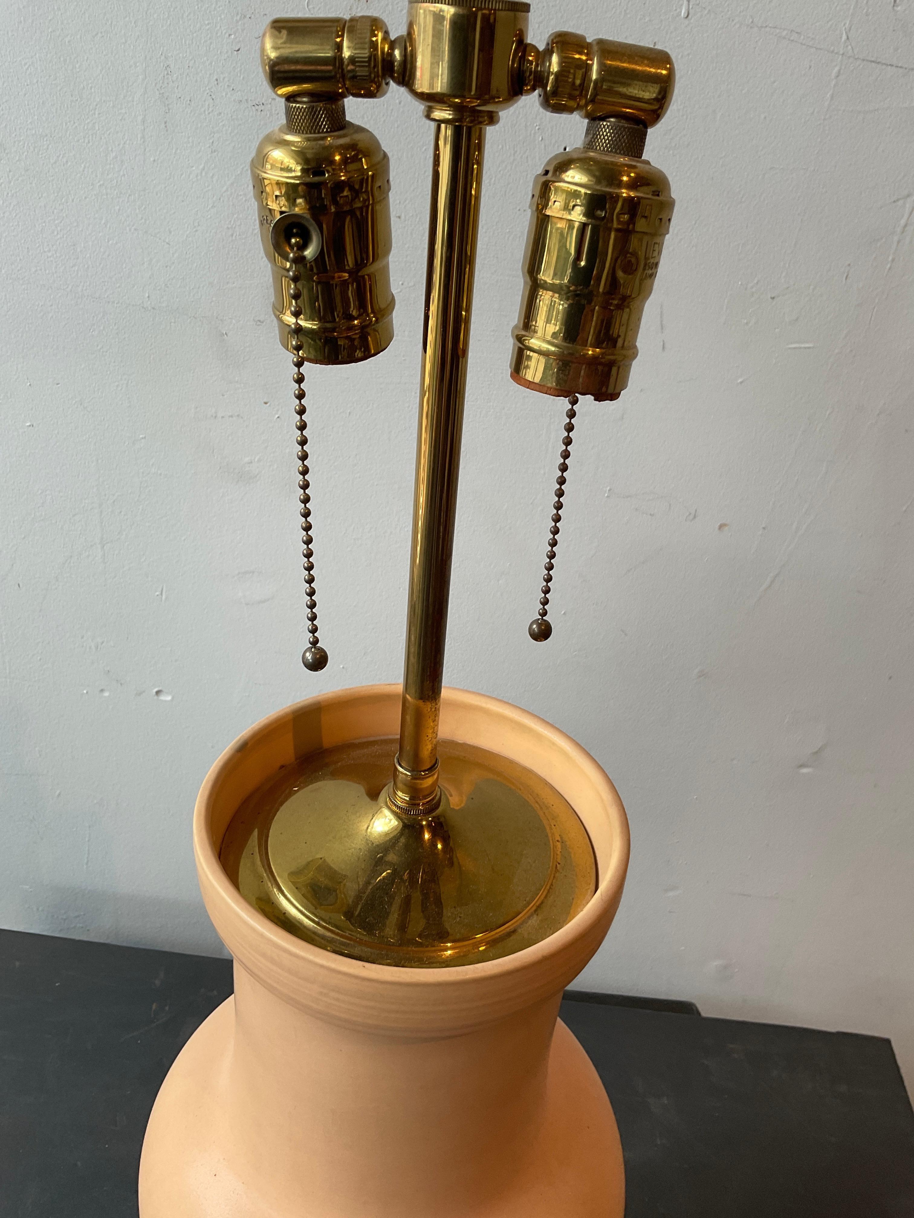 Paire de lampes en forme de bouteille John Thompson, finition melon en vente 1