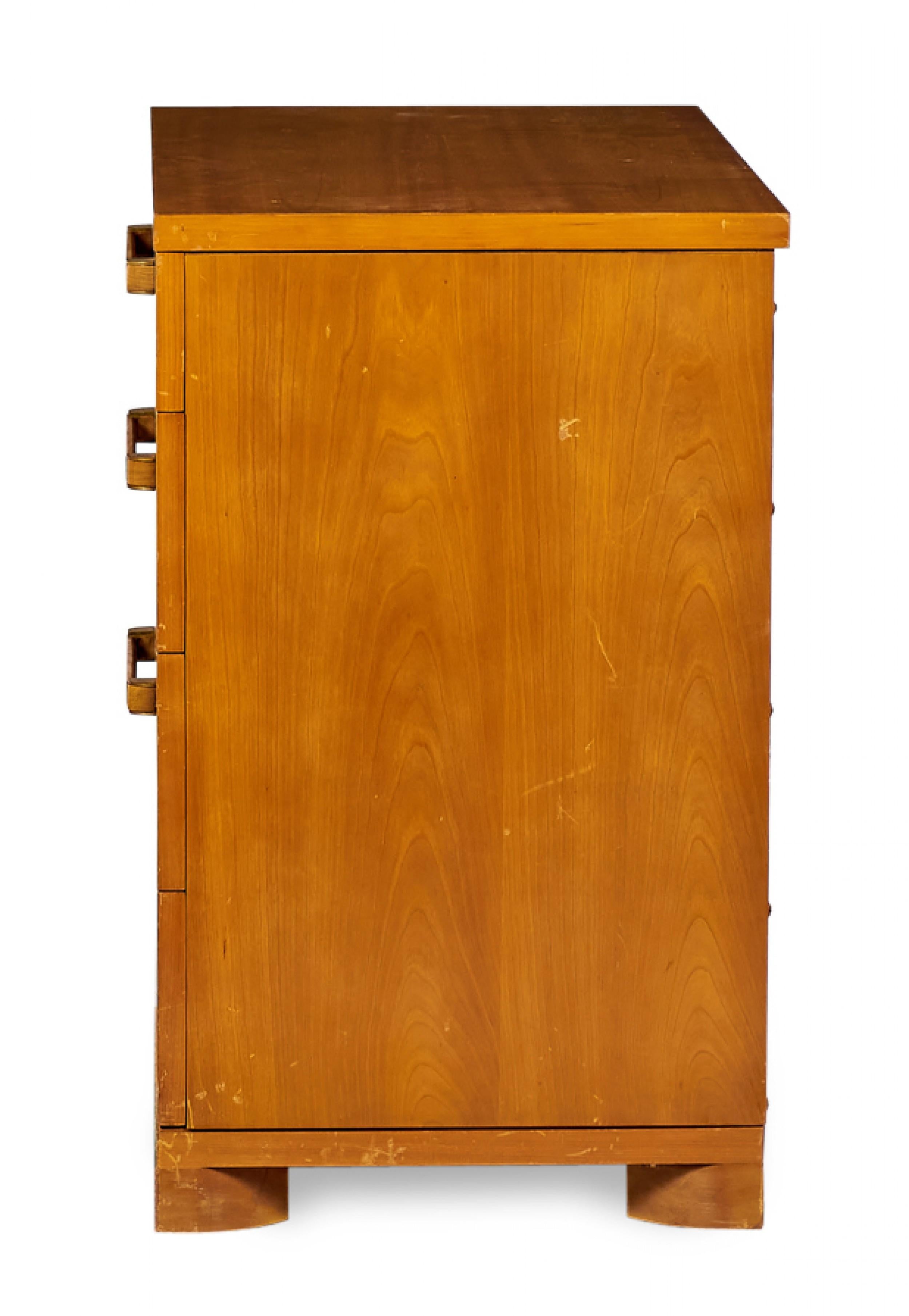 Pair of John Widdicomb American Mid-Century Walnut Bachelor's Chests In Good Condition For Sale In New York, NY