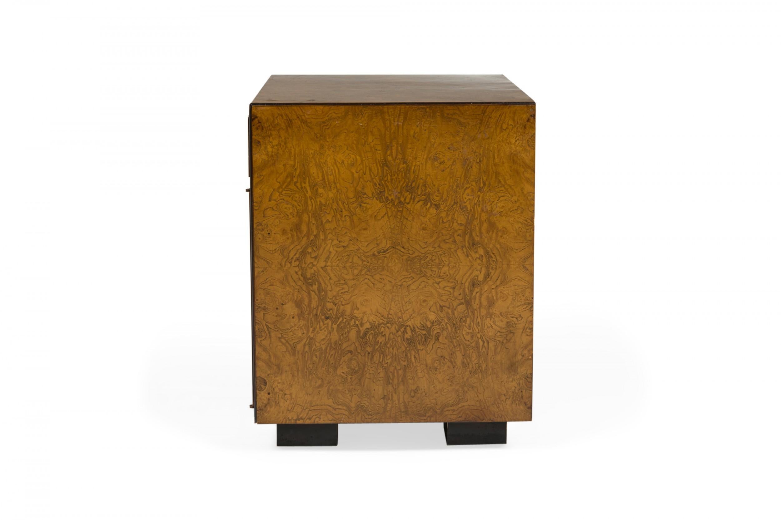 Pair of John Widdicomb Burl Veneer and Brass Nightstands / Commodes In Good Condition In New York, NY