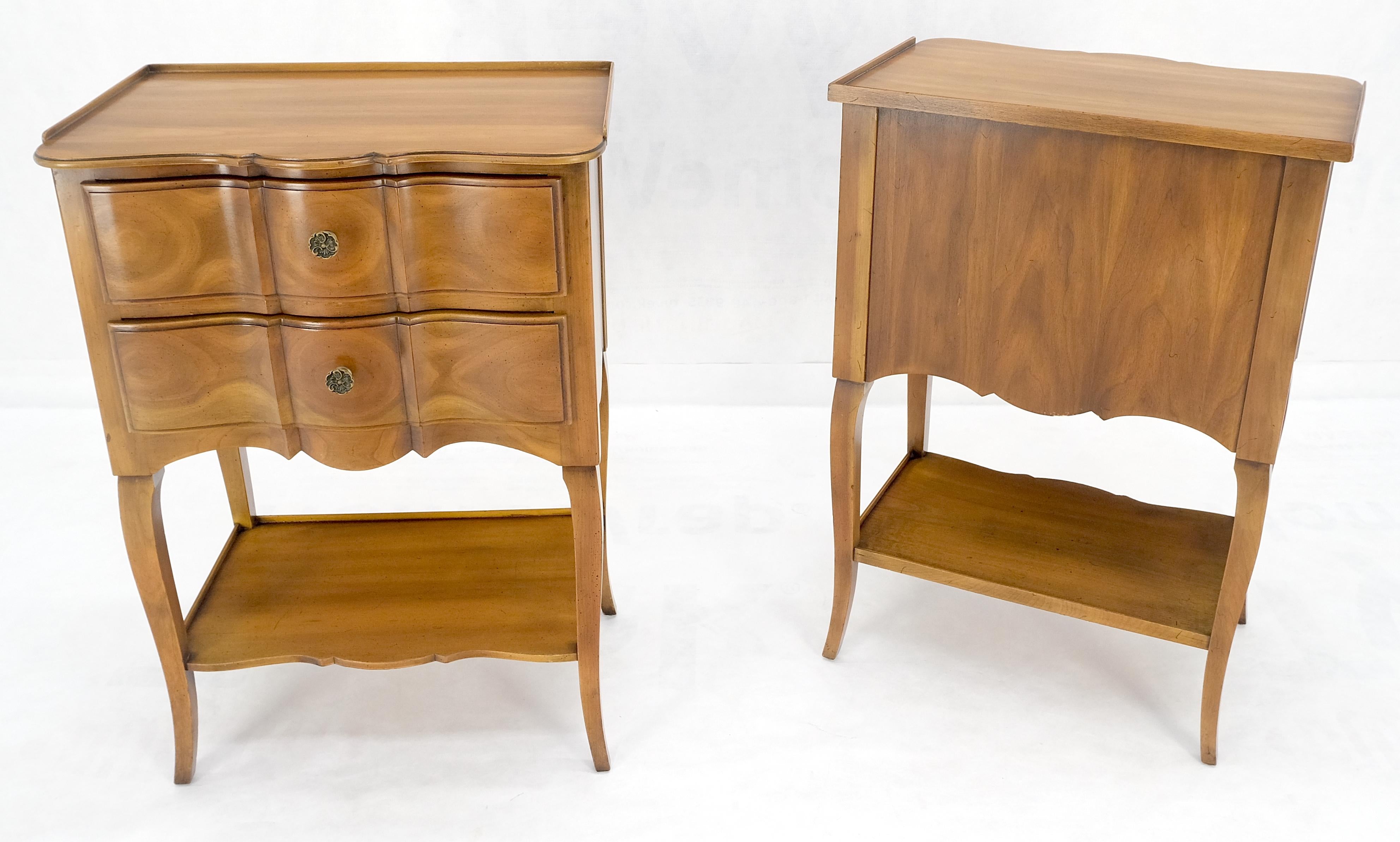 Mid-Century moderno Coppia di comodini a due cassetti John Widdicomb MINT! in vendita