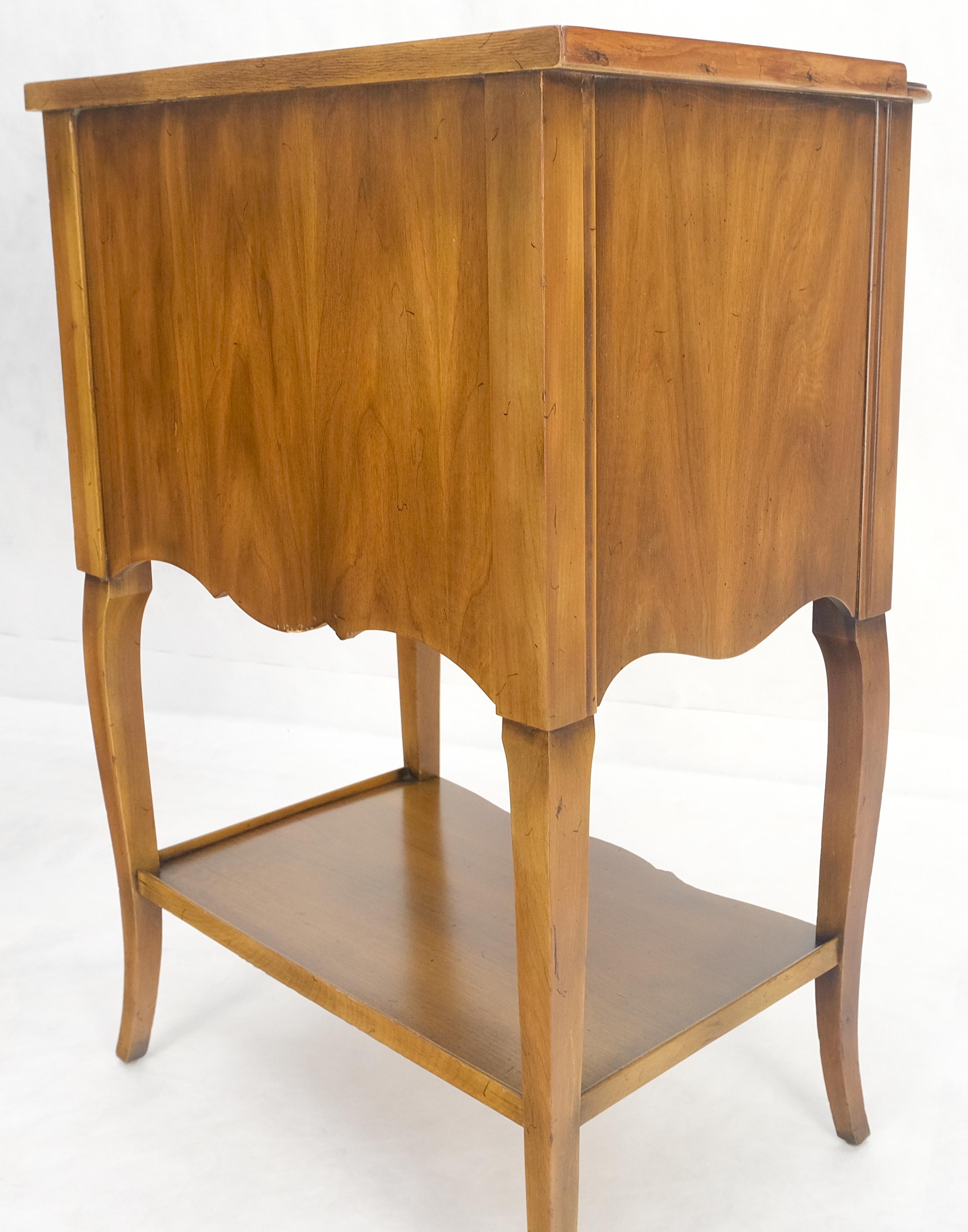 Coppia di comodini a due cassetti John Widdicomb MINT! In condizioni buone in vendita a Rockaway, NJ