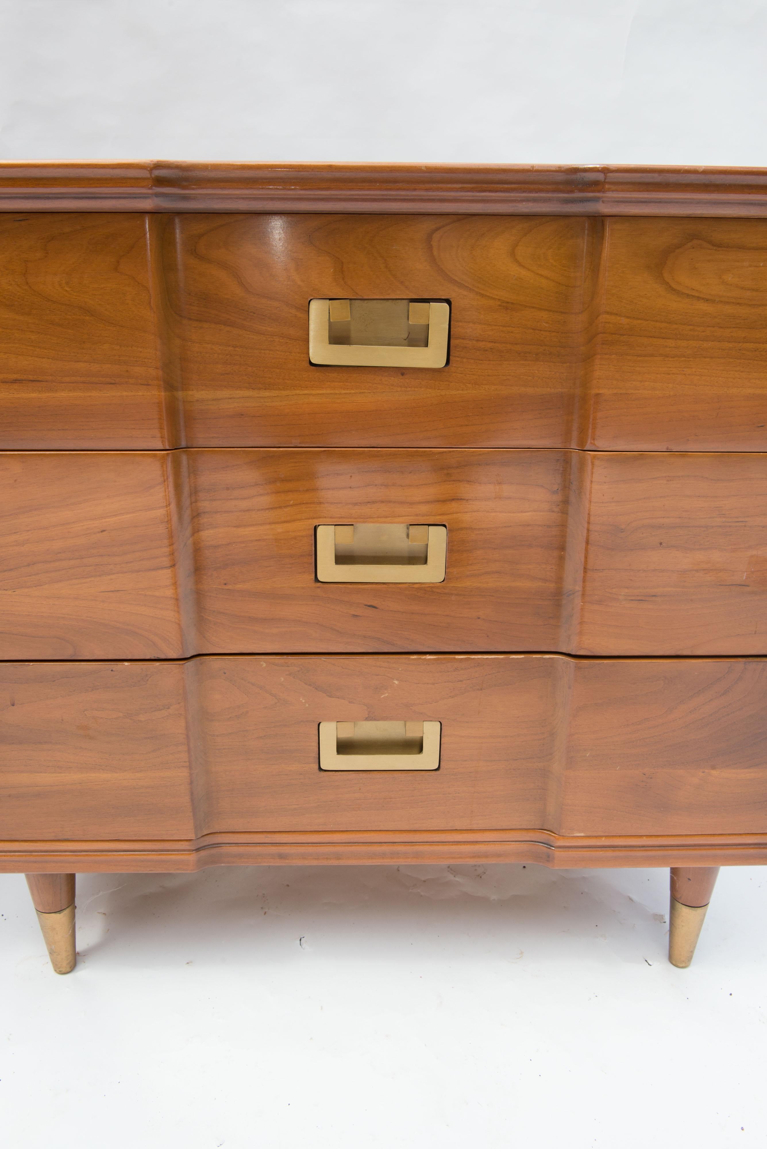 Pair of John Widdicomb Cherry Wood Bedside Tables In Good Condition In Stamford, CT