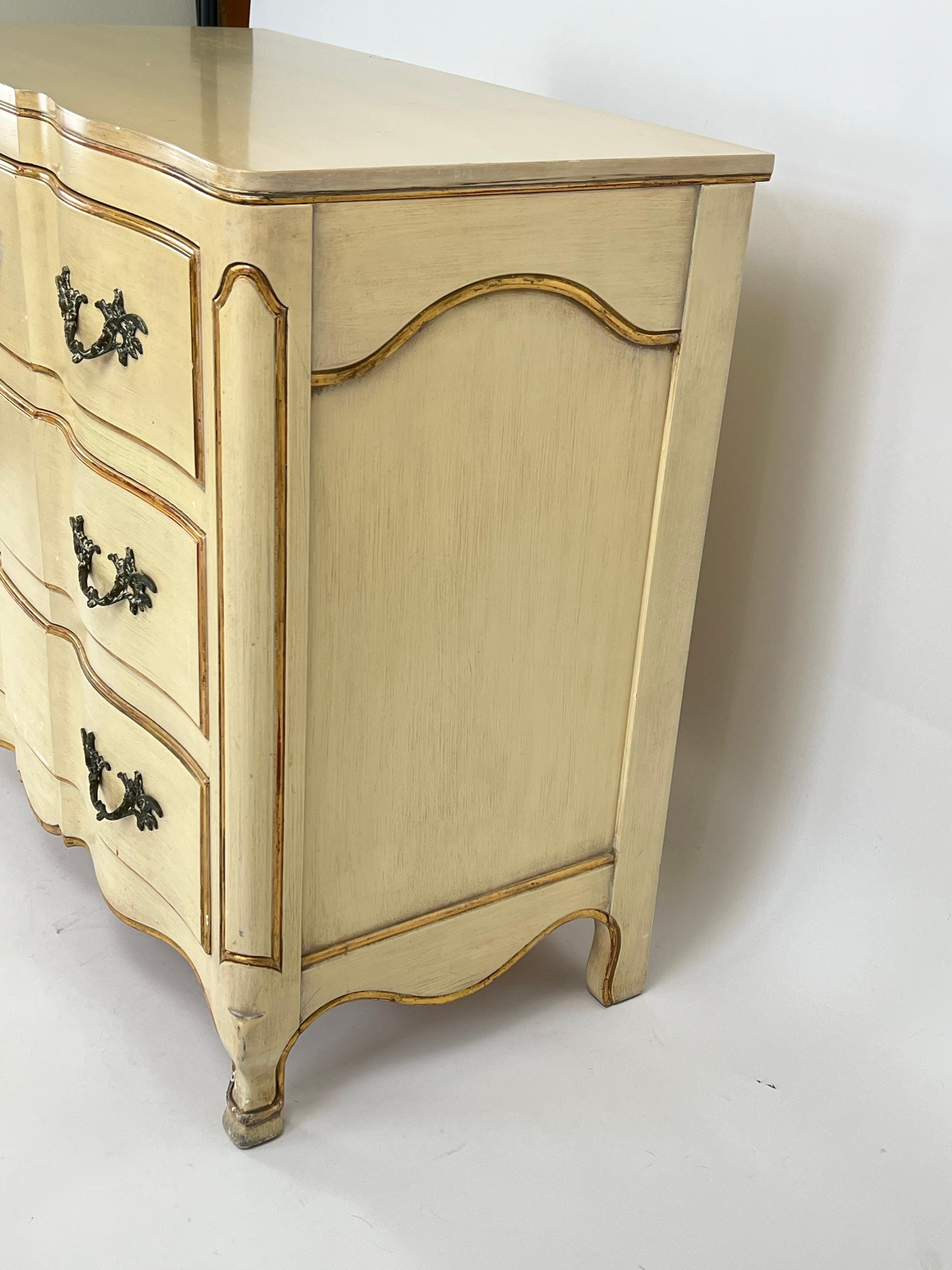 Ottone Coppia di cassapanche di John Widdicomb in stile provinciale in vendita
