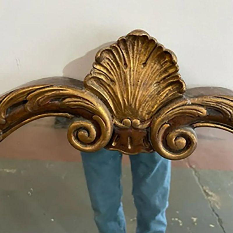 20ième siècle Paire de miroirs à motifs de coquillages dorés de John Widdicomb Parcel en vente