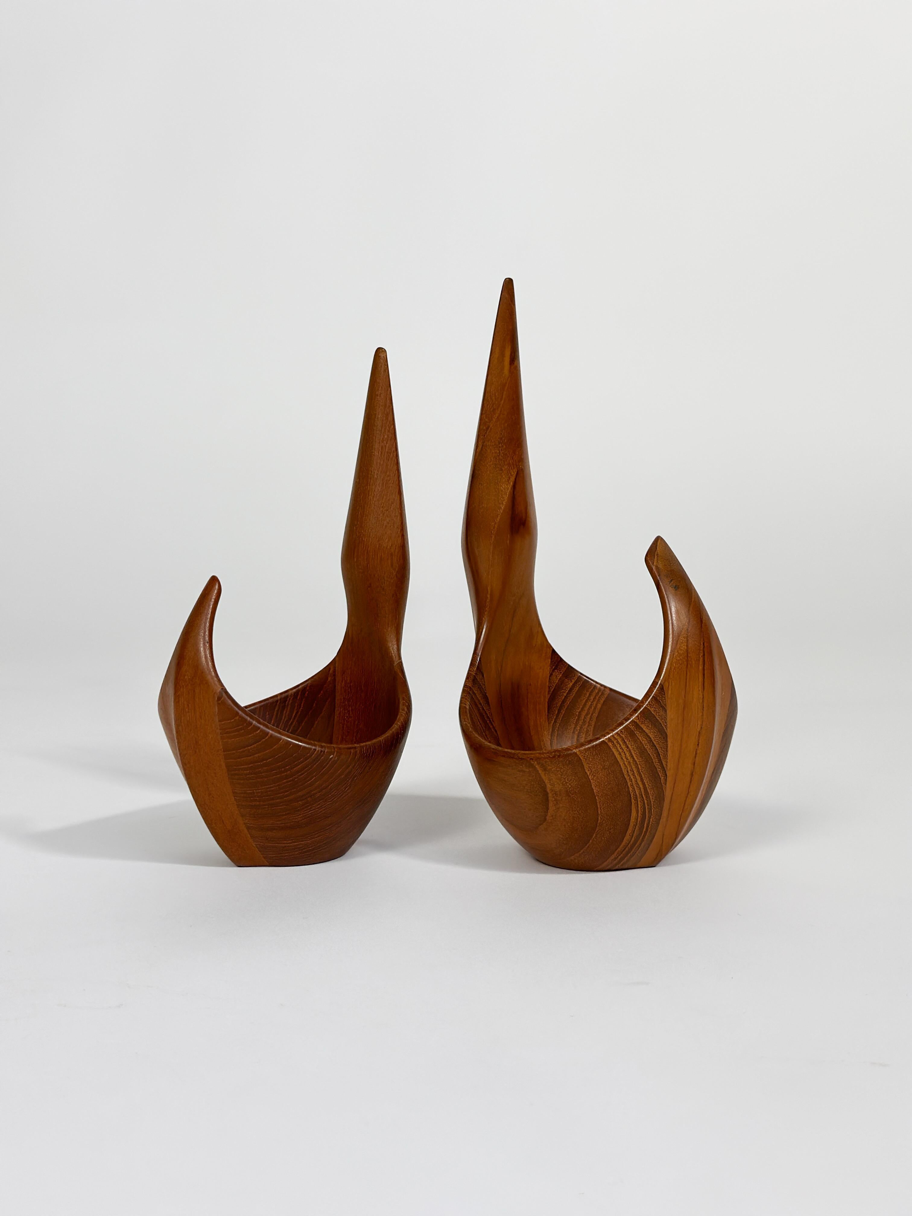 Pareja de cuencos de teca Johnny Mattsson Escultura tallada a mano Suecia Años 50 Escandinavo moderno en venta