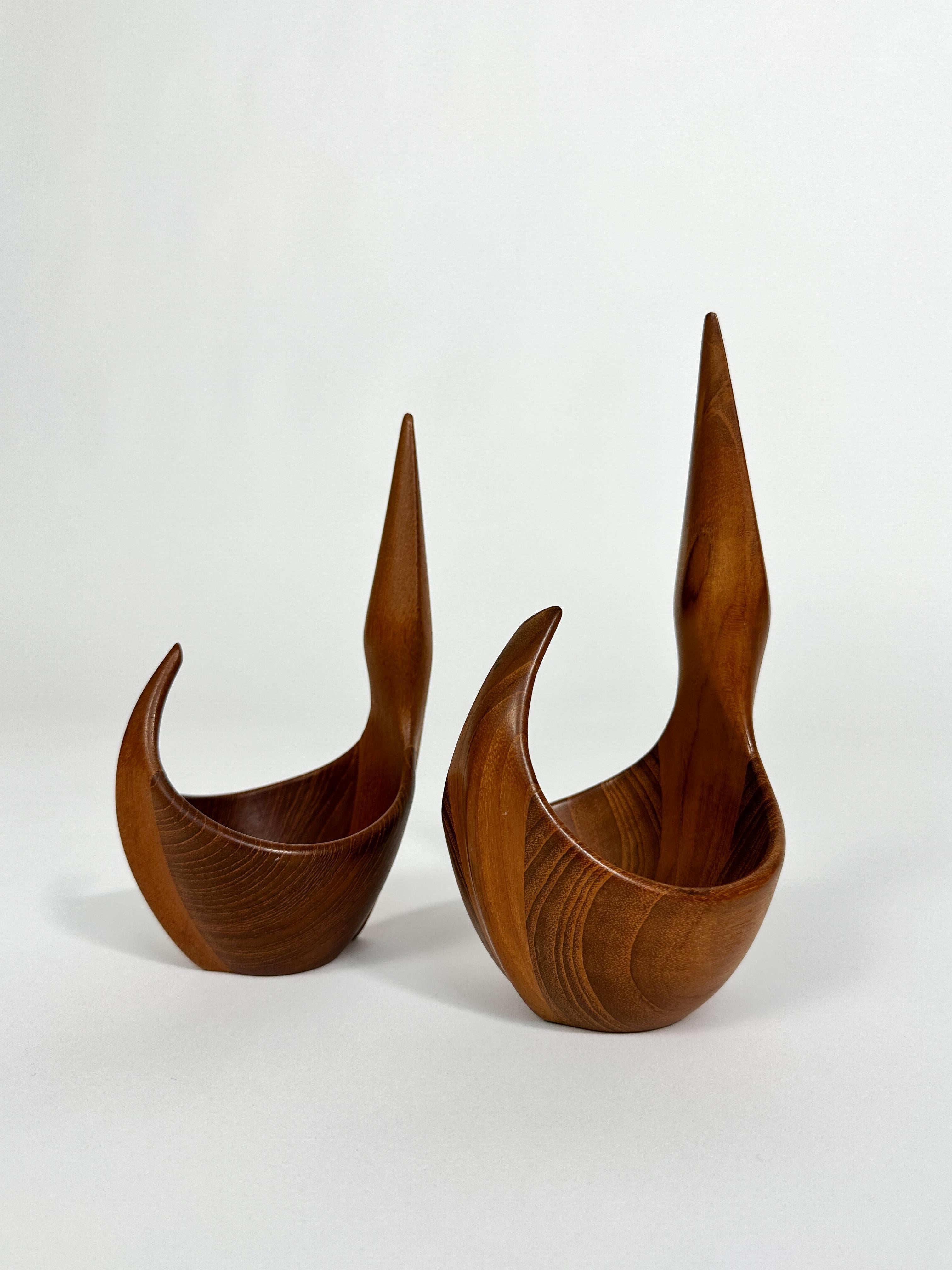 Pareja de cuencos de teca Johnny Mattsson Escultura tallada a mano Suecia Años 50 Sueco en venta