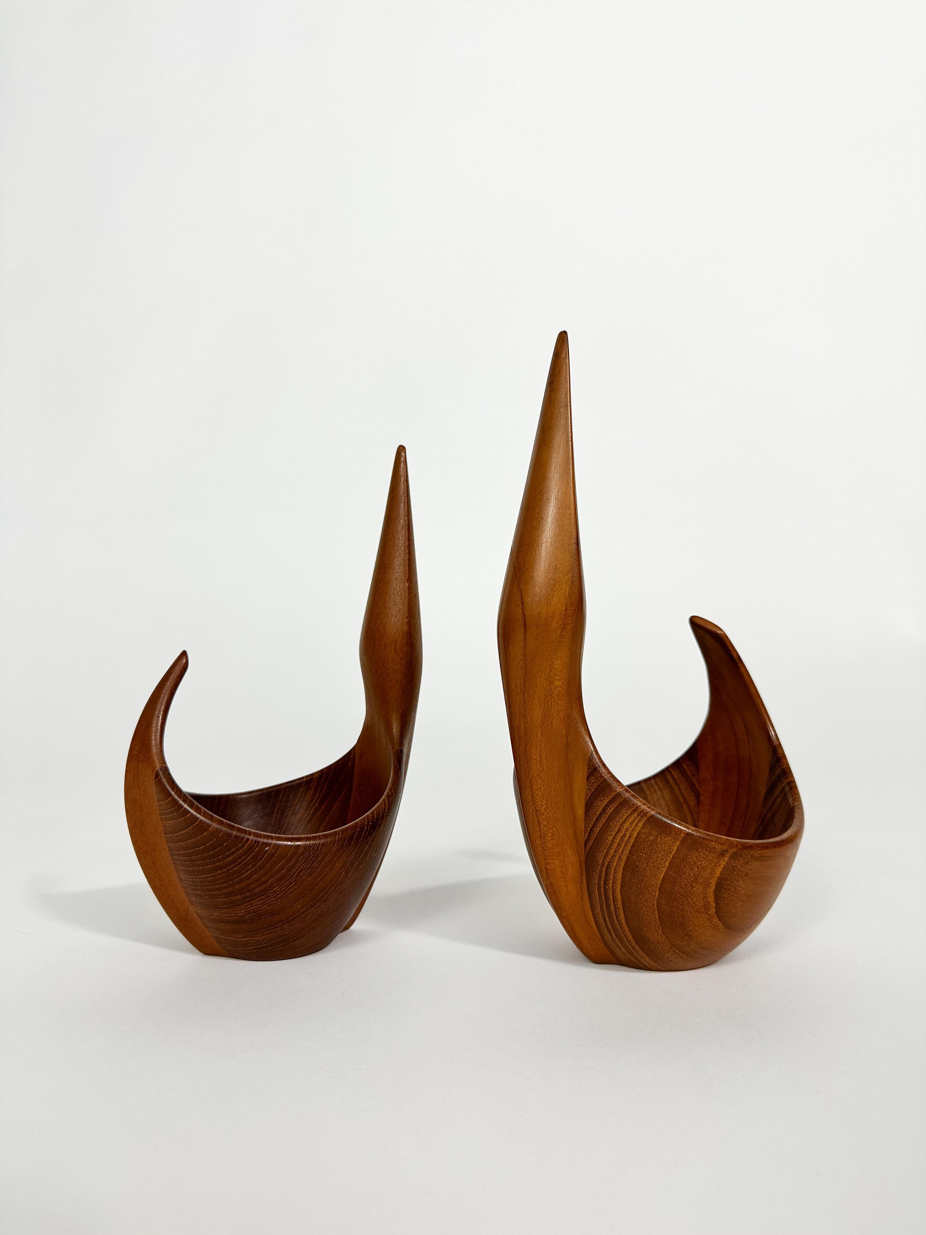 Pareja de cuencos de teca Johnny Mattsson Escultura tallada a mano Suecia Años 50 Tallado a mano en venta